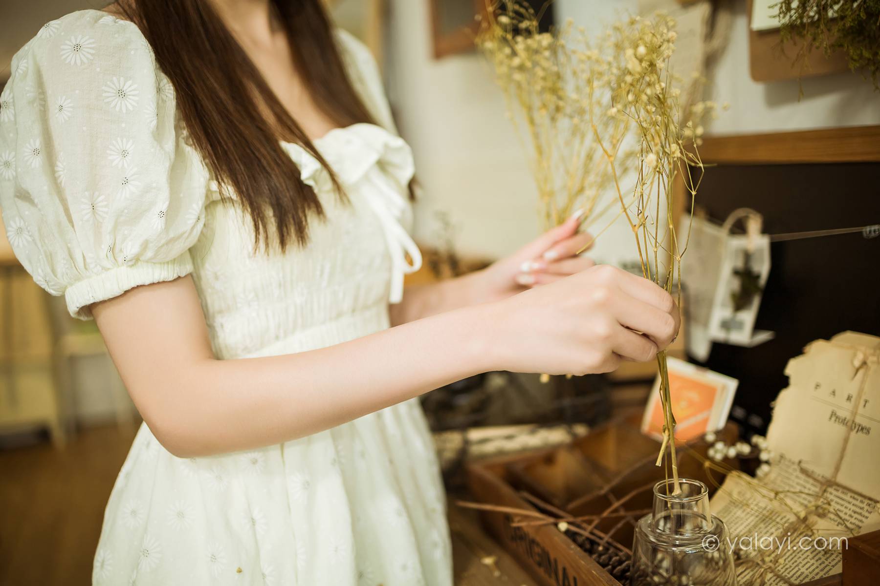 图片[3]-[YALAYI雅拉伊]2020.11.17 NO.727 甜美女友爱花艺 小乔 在线浏览 – 速更版-美库