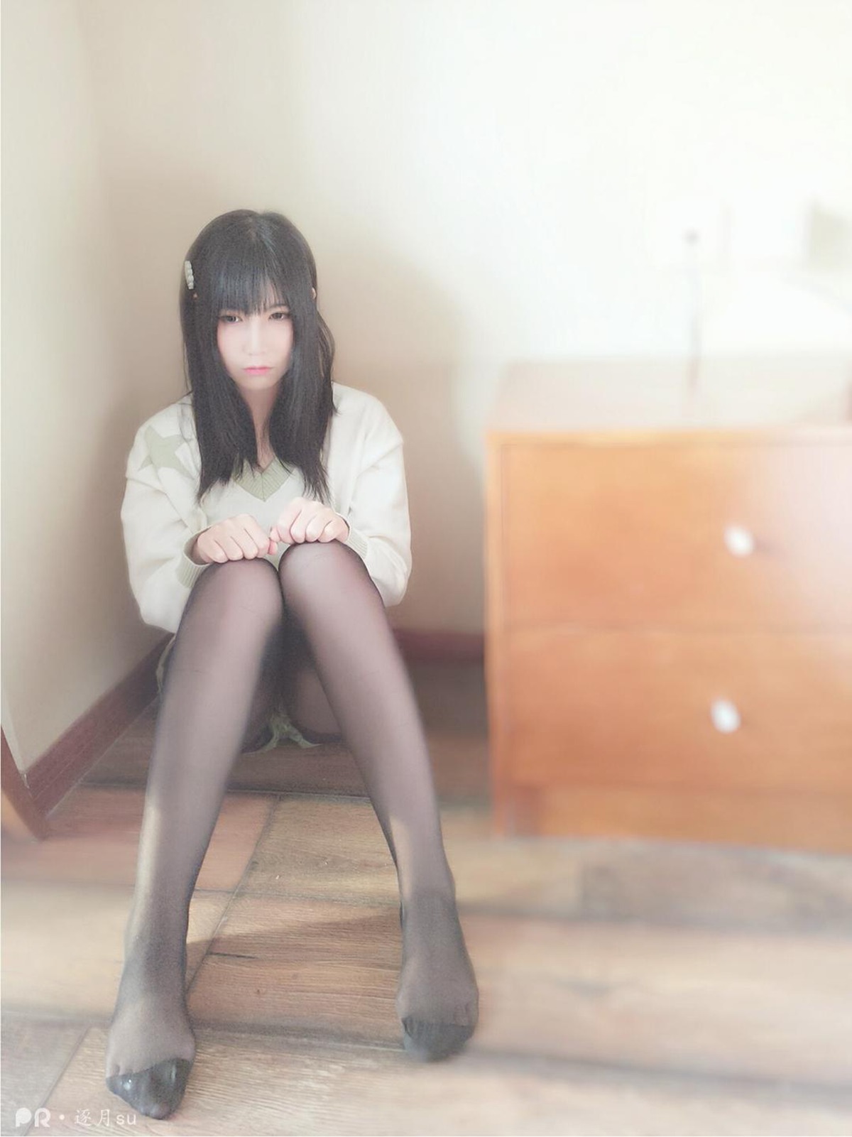 图片[17]-逐月su – 听撕丝袜的声音还真是爽 [23P] – 速更版-美库