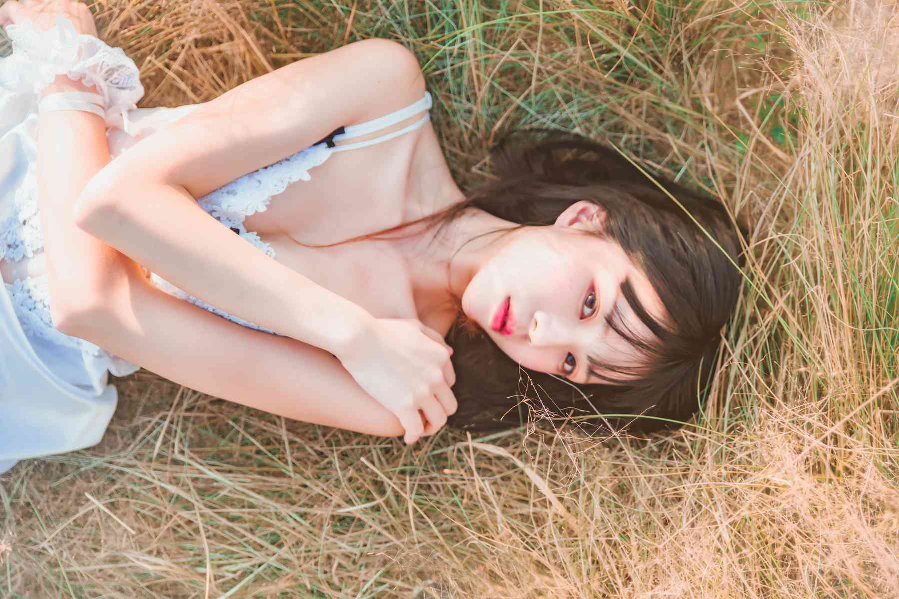 图片[17]-桜桃喵 冬眠 麦田白裙下 [45P] – 速更版-美库