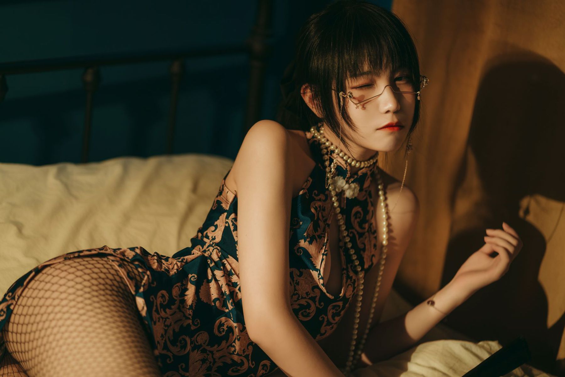 图片[15]-逐月Su 渔网袜 短旗袍 [37P] – 速更版-美库