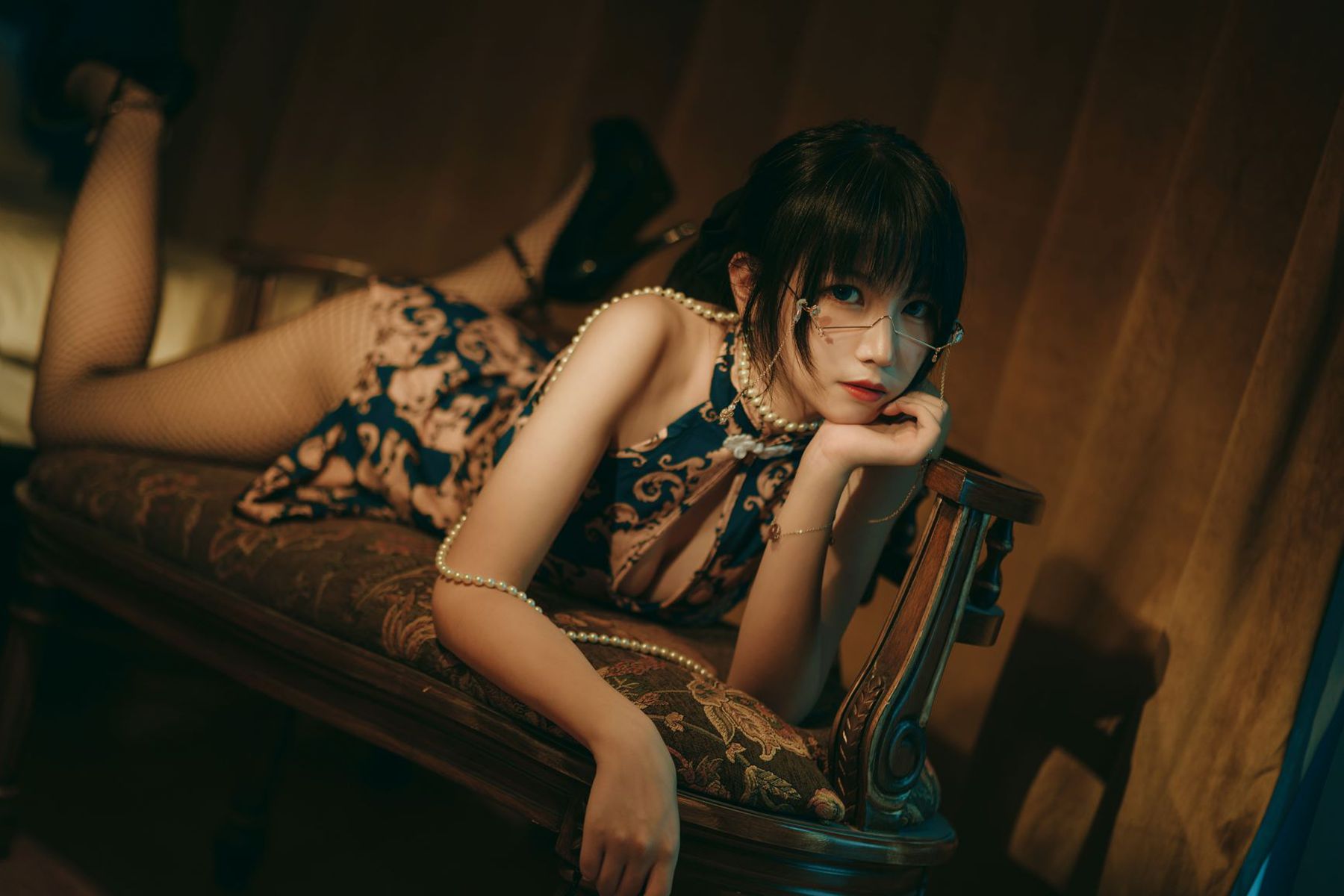 图片[17]-逐月Su 渔网袜 短旗袍 [37P] – 速更版-美库