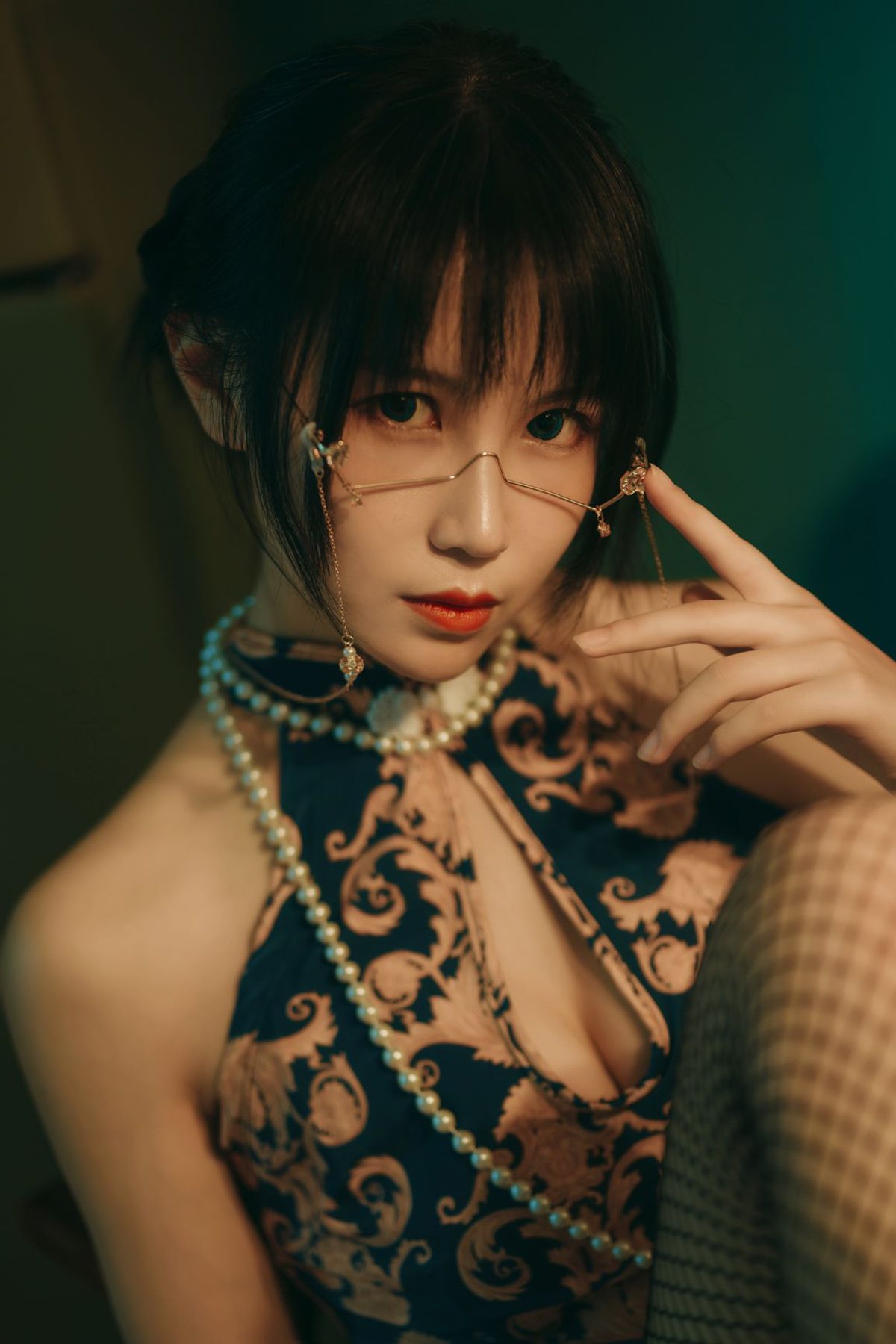 图片[18]-逐月Su 渔网袜 短旗袍 [37P] – 速更版-美库