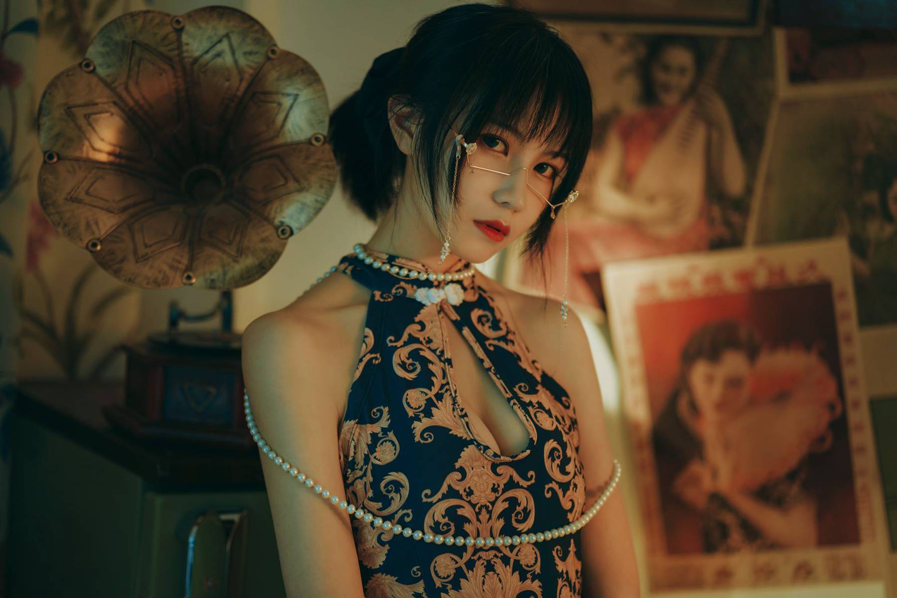 图片[19]-逐月Su 渔网袜 短旗袍 [37P] – 速更版-美库