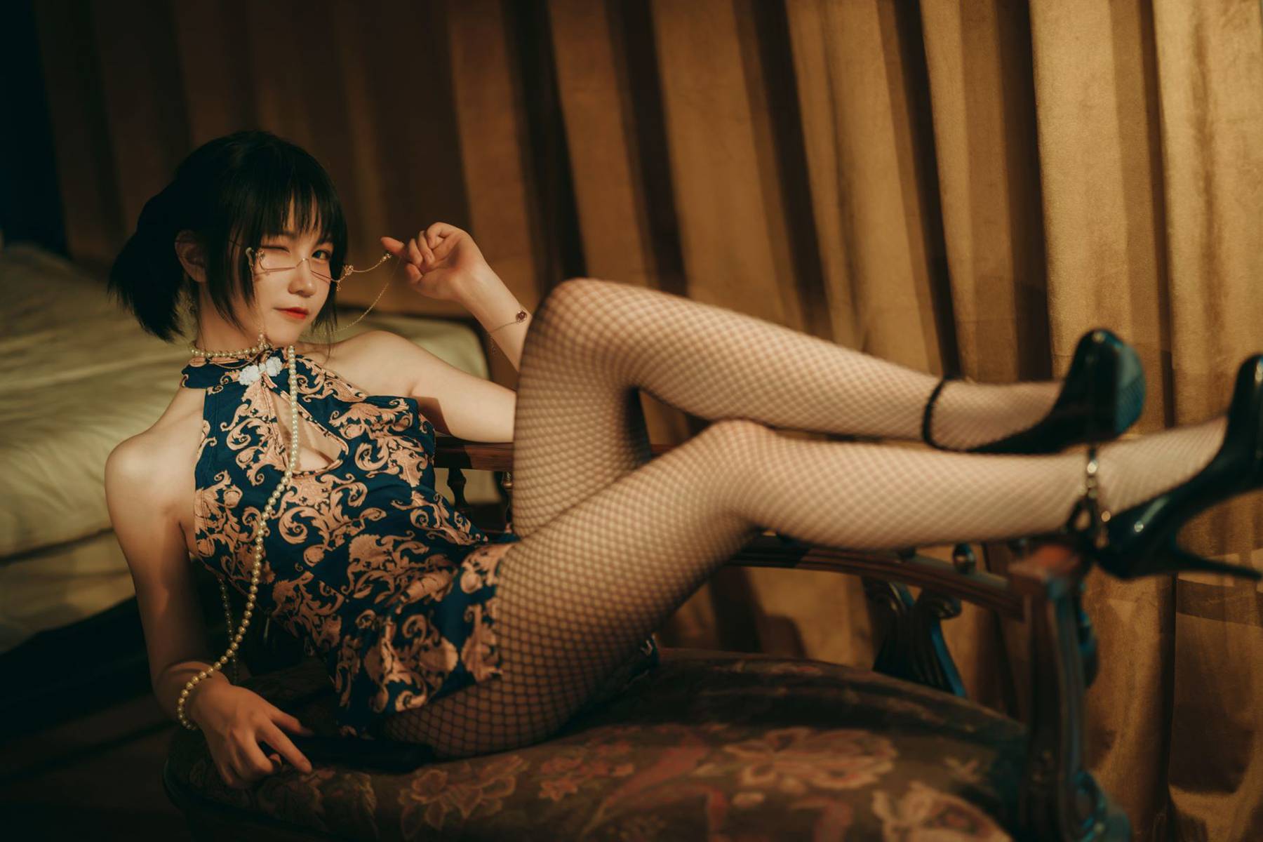 图片[20]-逐月Su 渔网袜 短旗袍 [37P] – 速更版-美库