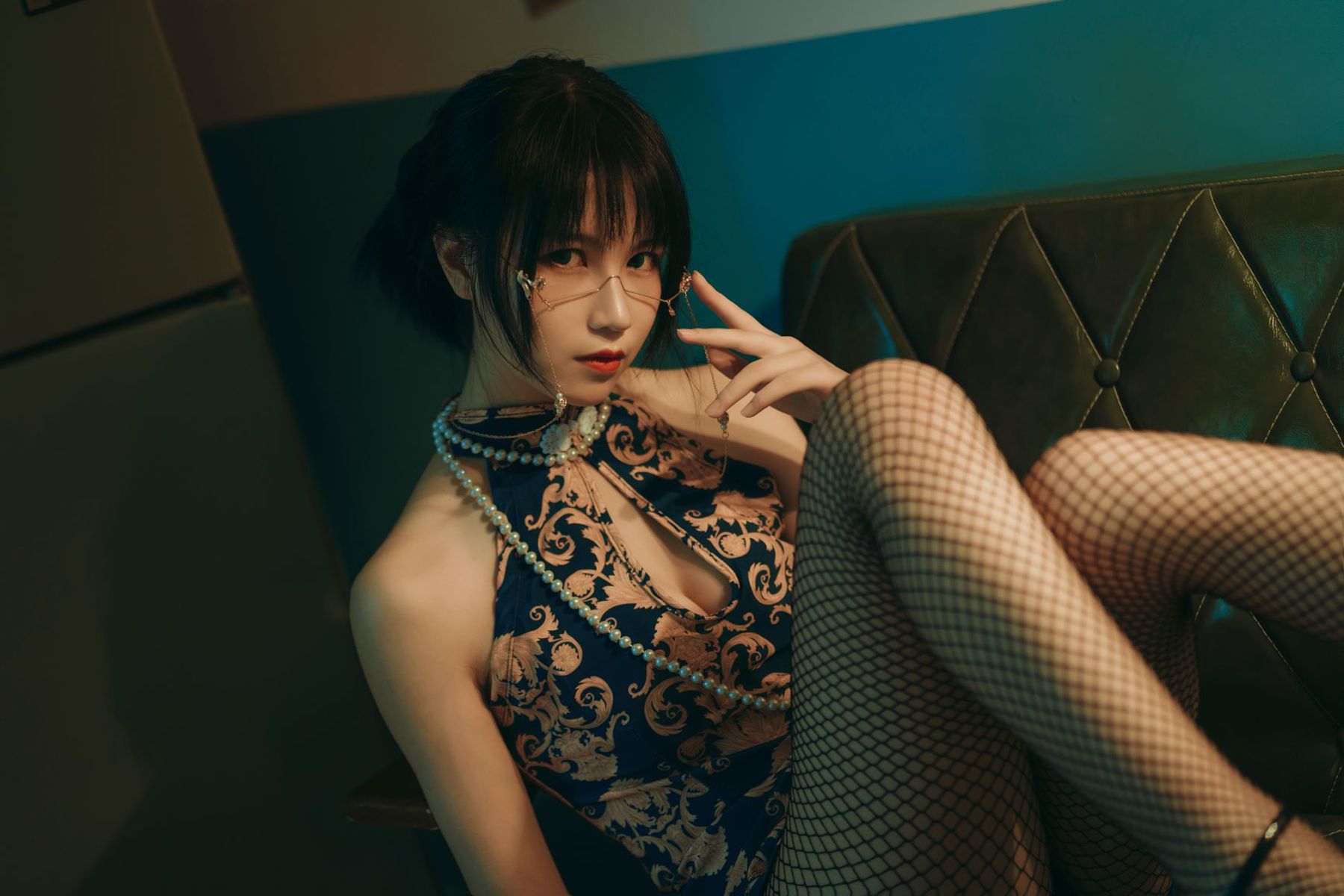 图片[38]-逐月Su 渔网袜 短旗袍 [37P] – 速更版-美库