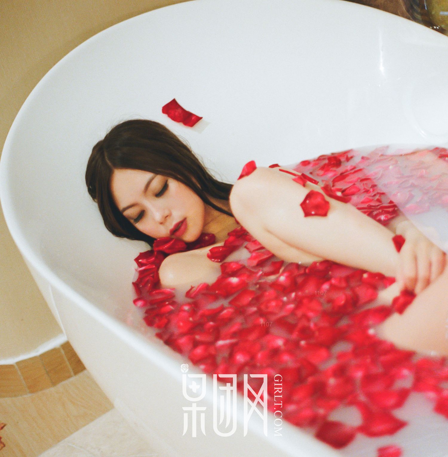 图片[27]-[Girlt果团网]2017.08.27 NO.058 清纯女酮体如玉雪白嫩肤 [61P] – 速更版-美库