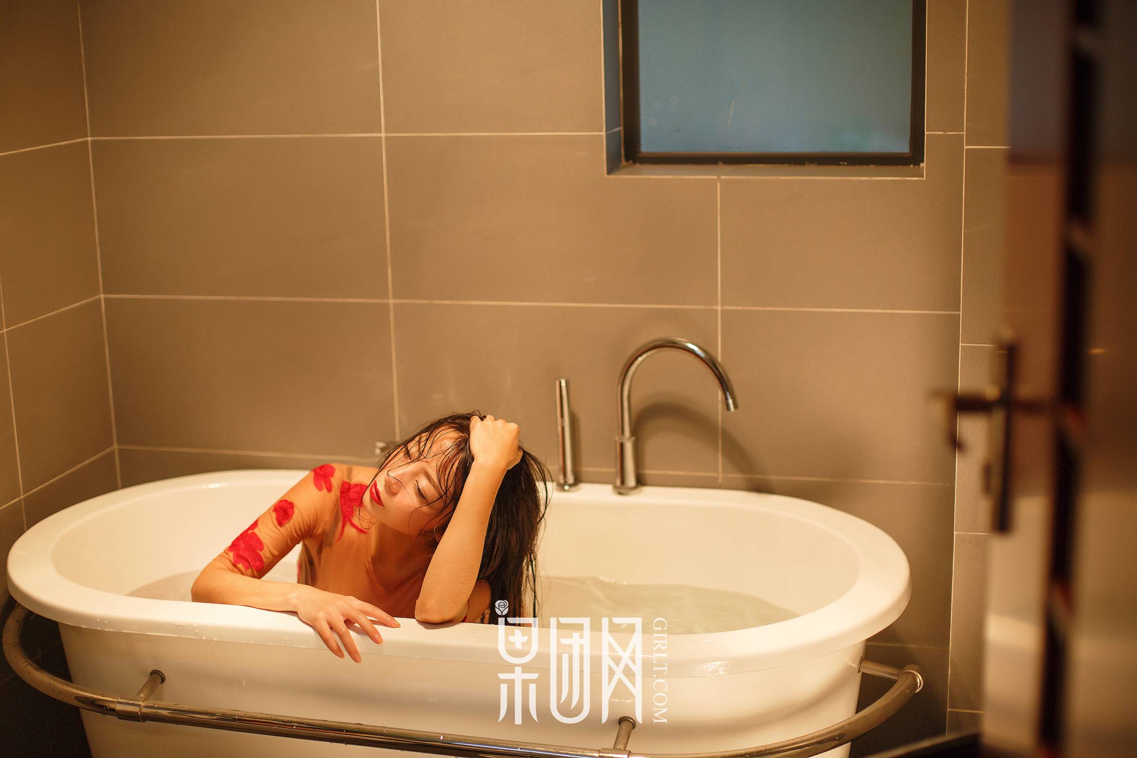 图片[23]-[Girlt果团网]2017.10.04 NO.074 红霓裳 [47P] – 速更版-美库