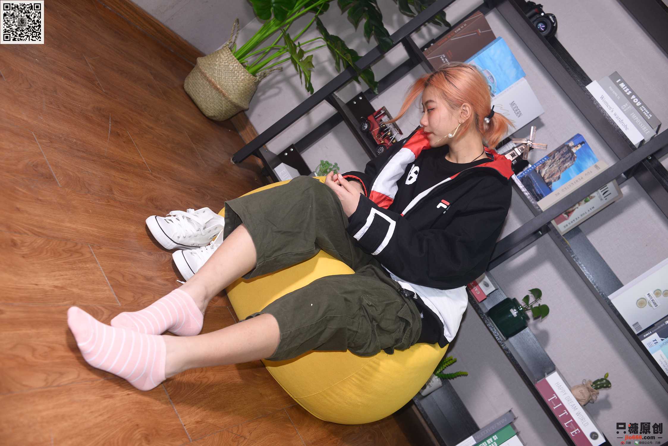 图片[85]-[只糖棉袜]NO.210 彤彤 诗也简单，心也简单[219P] – 速更版-美库