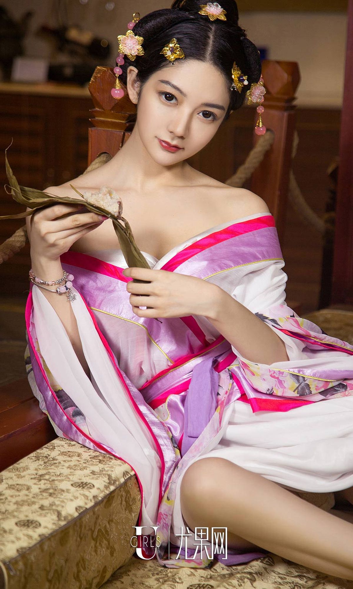 图片[33]-[Ugirls爱尤物] No.1125肆意的端午 – 速更版-美库