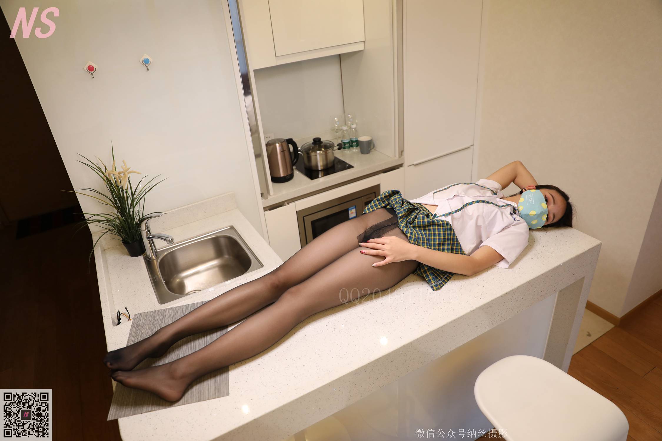 图片[28]-纳丝摄影 NO62 丝丝 吧台上的黑丝 – 速更版-美库