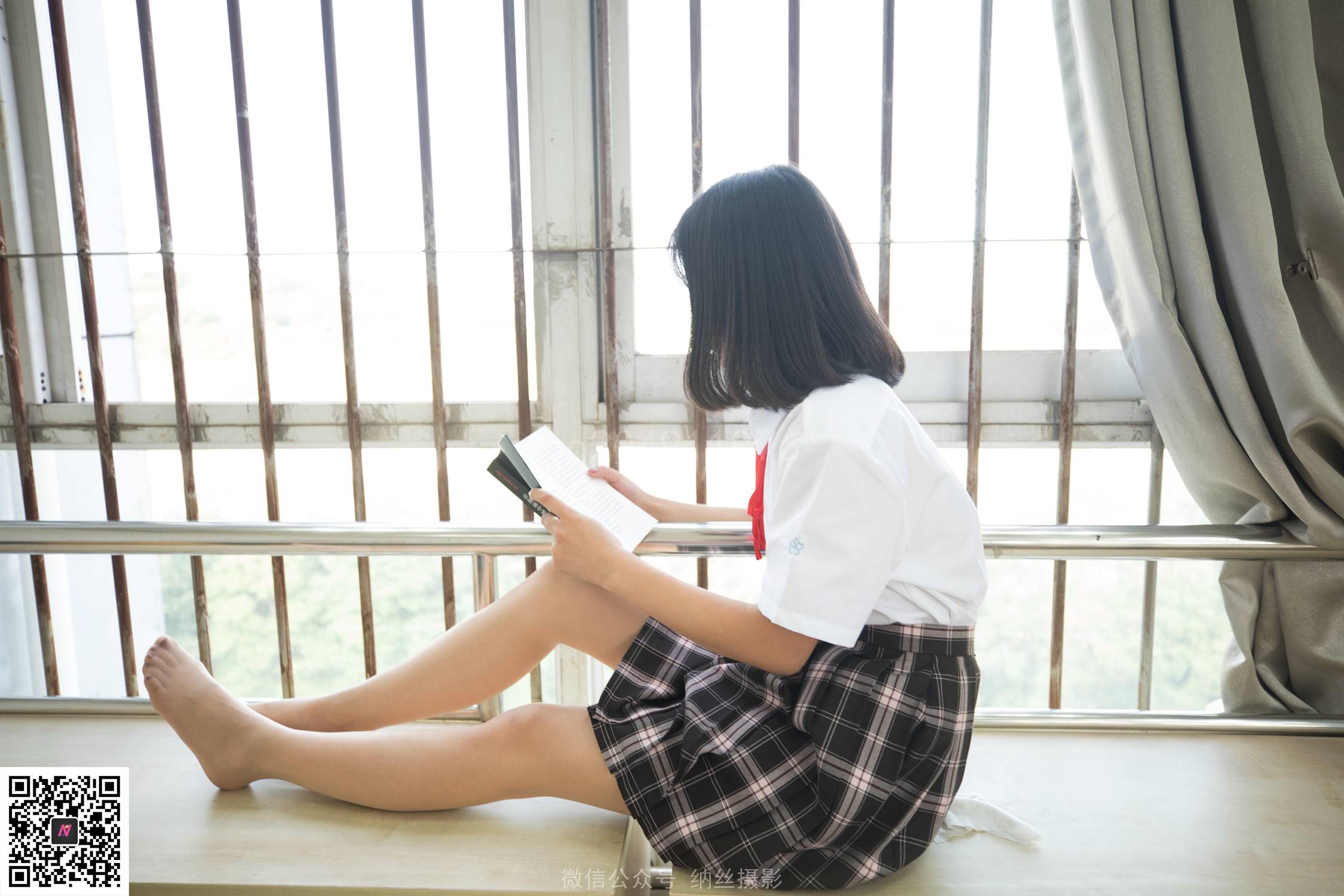 图片[23]-纳丝摄影 NO138 珍珍的毕业季 丝袜搭配帆布鞋 – 速更版-美库