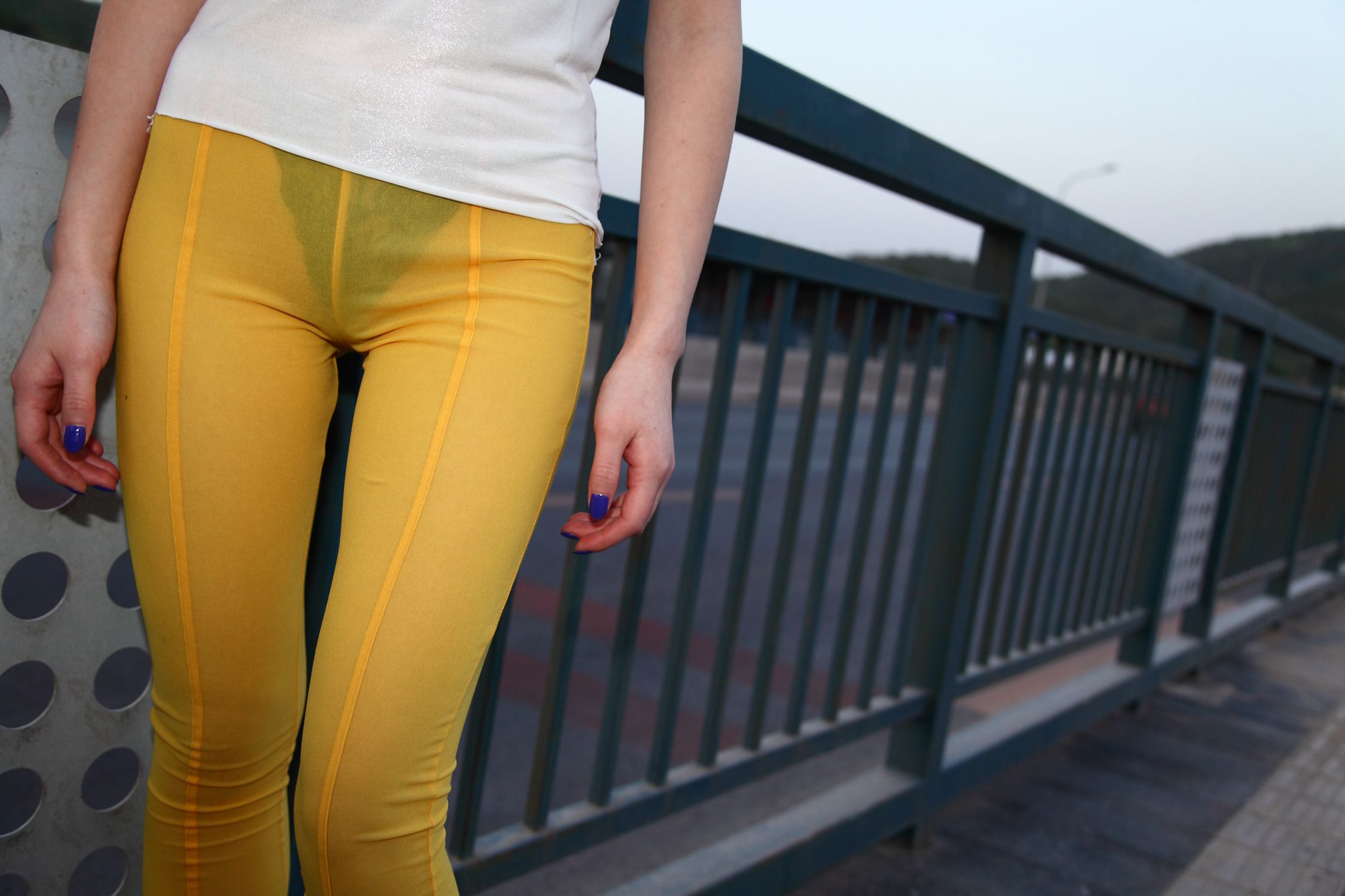 图片[30]-[AISS爱丝]写真 NO.005 黄色紧身裤[41P] – 速更版-美库