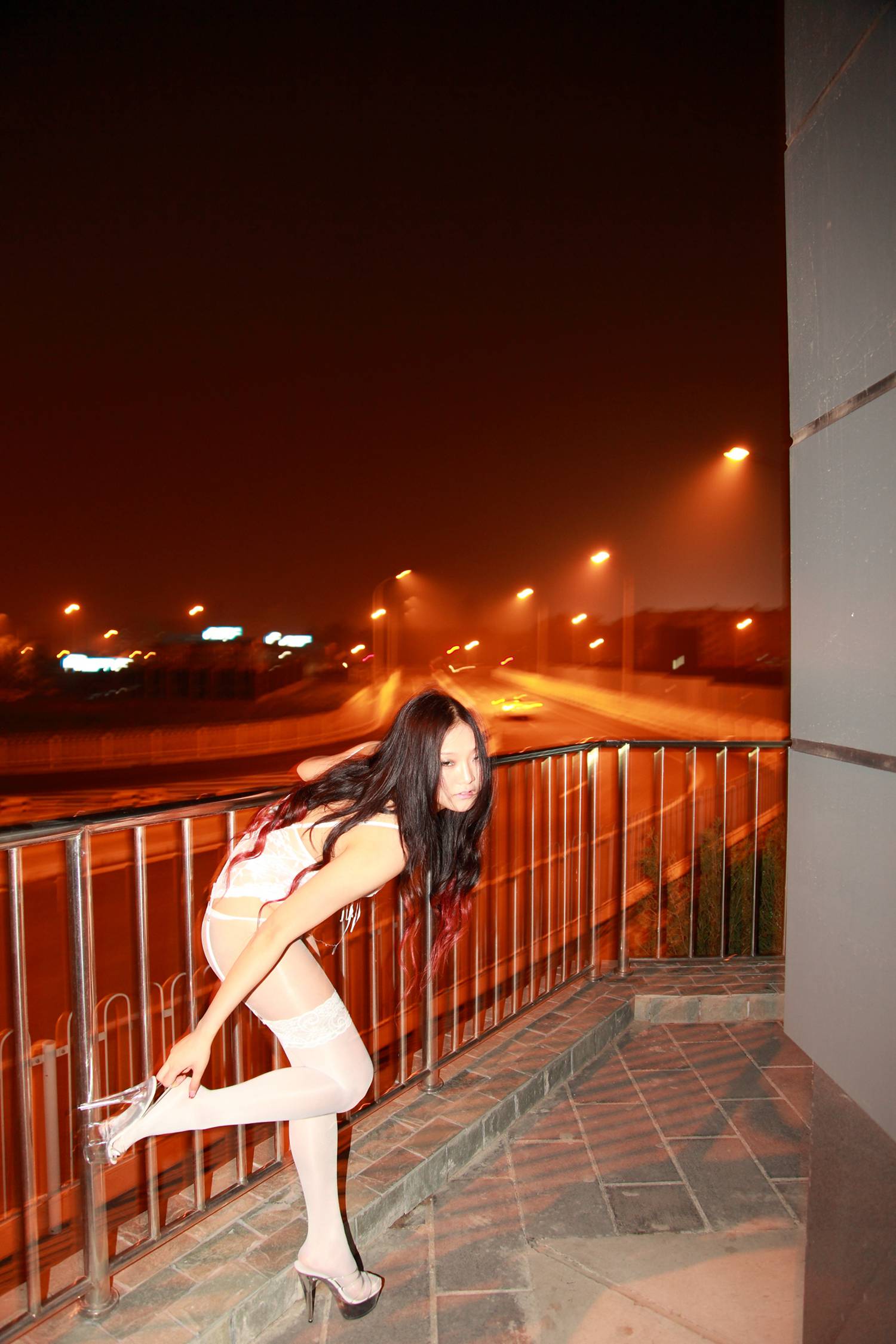 图片[65]-[AISS爱丝]写真 NO.009 夜景外拍白色连体丝袜[73P] – 速更版-美库