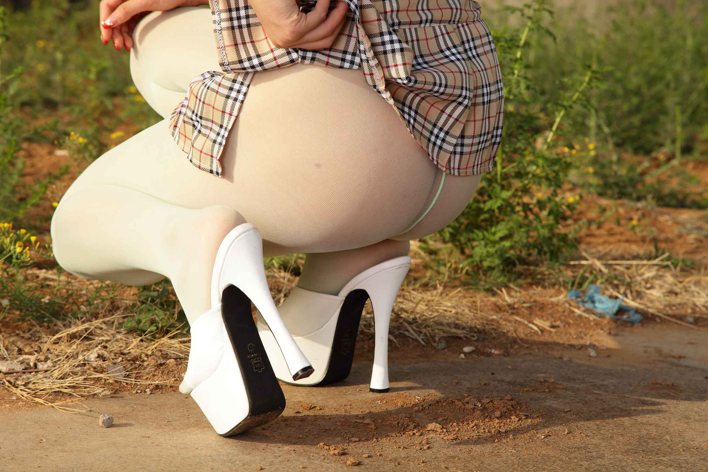 图片[38]-[AISS爱丝]写真 NO.012 我爱穿丝袜，我也爱旅行，更爱只穿丝袜去旅行[70P] – 速更版-美库