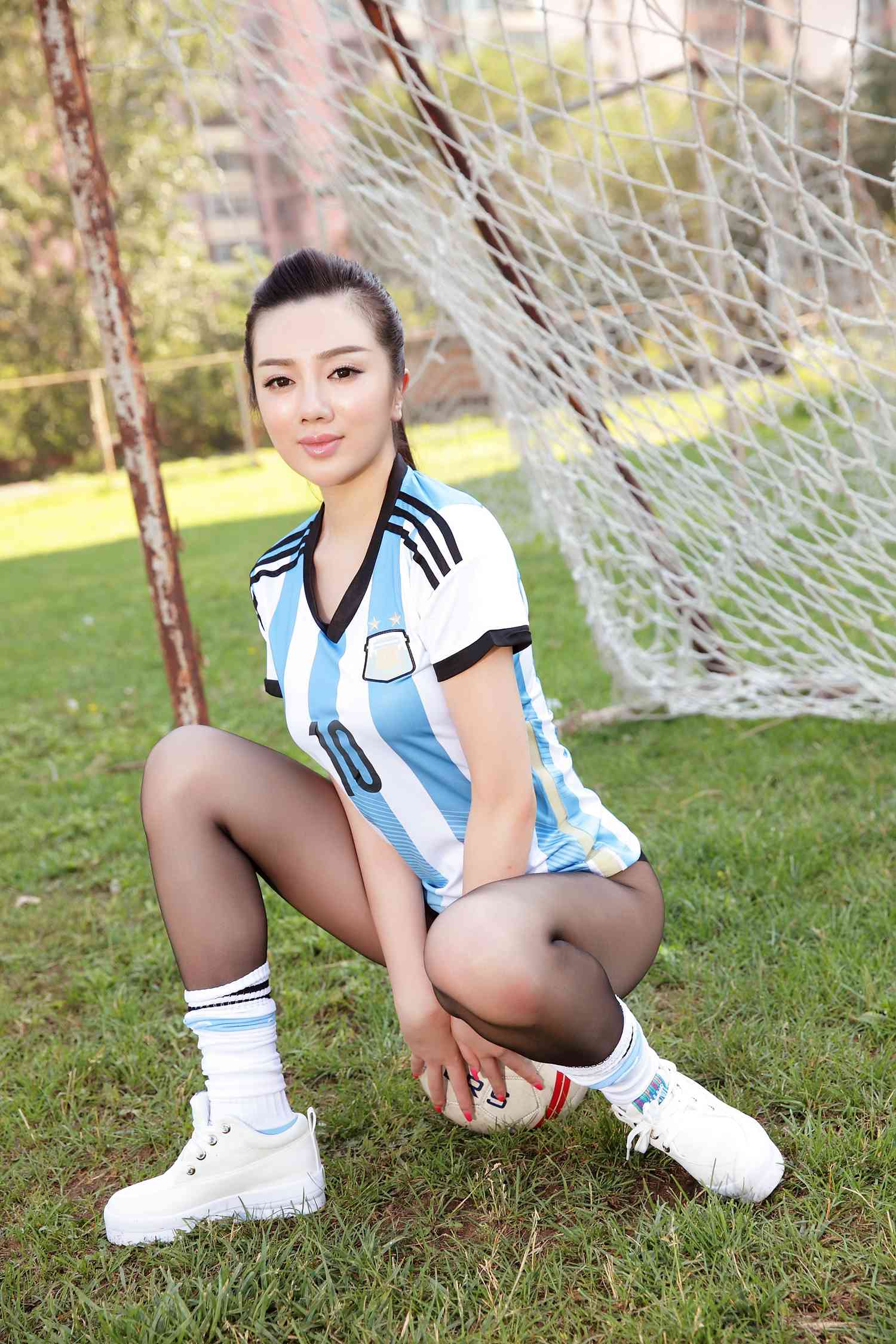 图片[49]-[AISS爱丝]写真 NO.022 绿茵场上，我只穿了黑丝[117P] – 速更版-美库