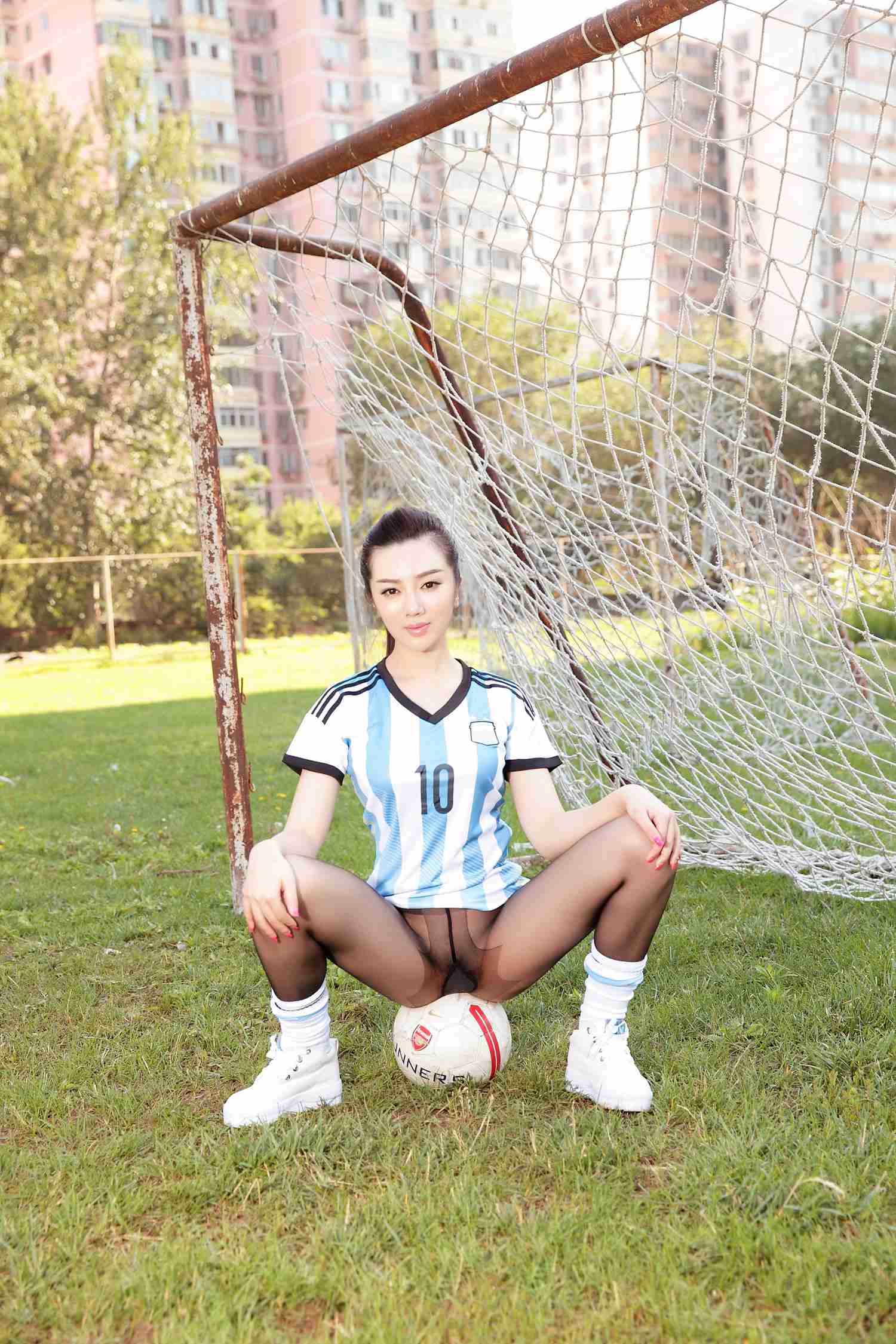 图片[53]-[AISS爱丝]写真 NO.022 绿茵场上，我只穿了黑丝[117P] – 速更版-美库