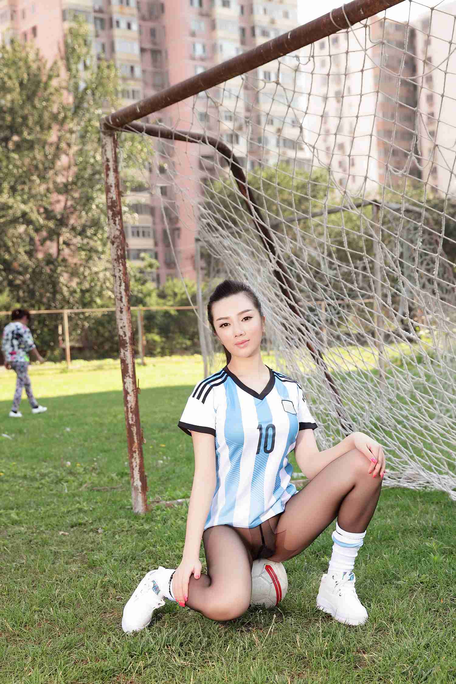 图片[54]-[AISS爱丝]写真 NO.022 绿茵场上，我只穿了黑丝[117P] – 速更版-美库