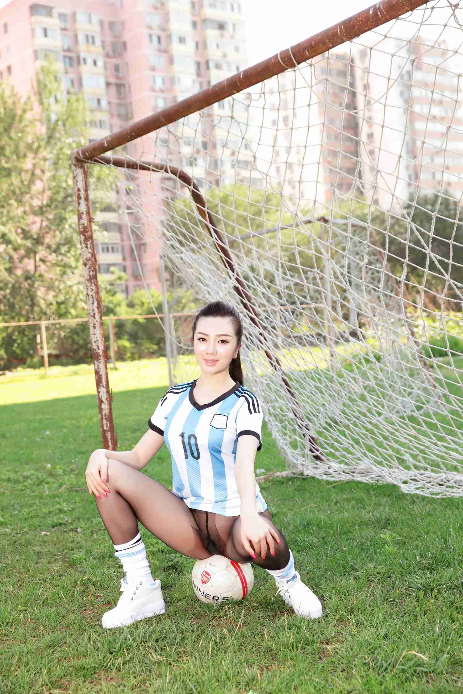 图片[55]-[AISS爱丝]写真 NO.022 绿茵场上，我只穿了黑丝[117P] – 速更版-美库