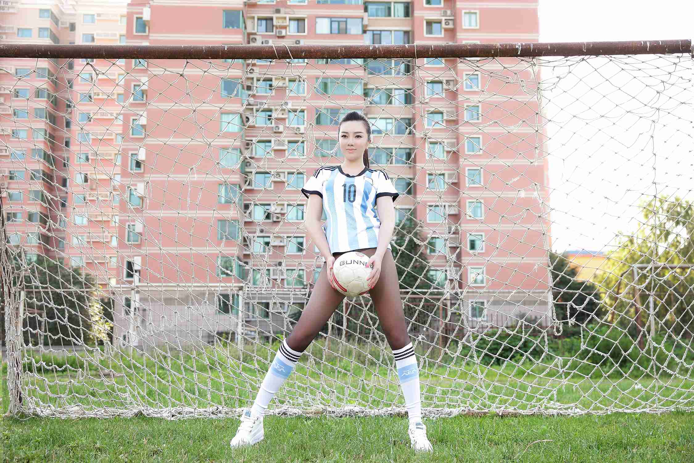 图片[101]-[AISS爱丝]写真 NO.022 绿茵场上，我只穿了黑丝[117P] – 速更版-美库