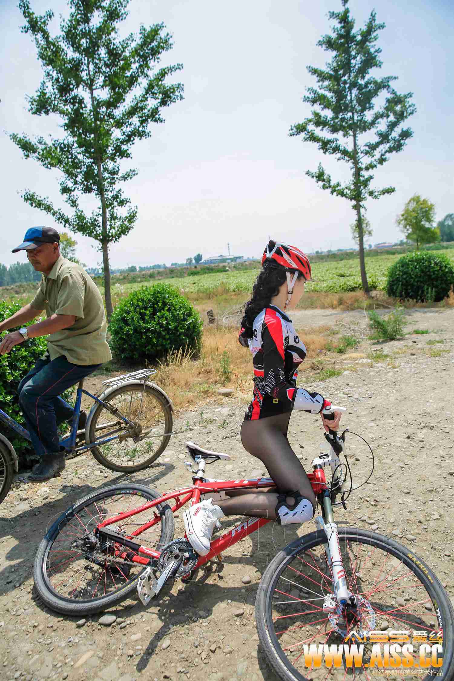 图片[35]-[AISS爱丝]写真 NO.058 麦田骑行者[44P] – 速更版-美库