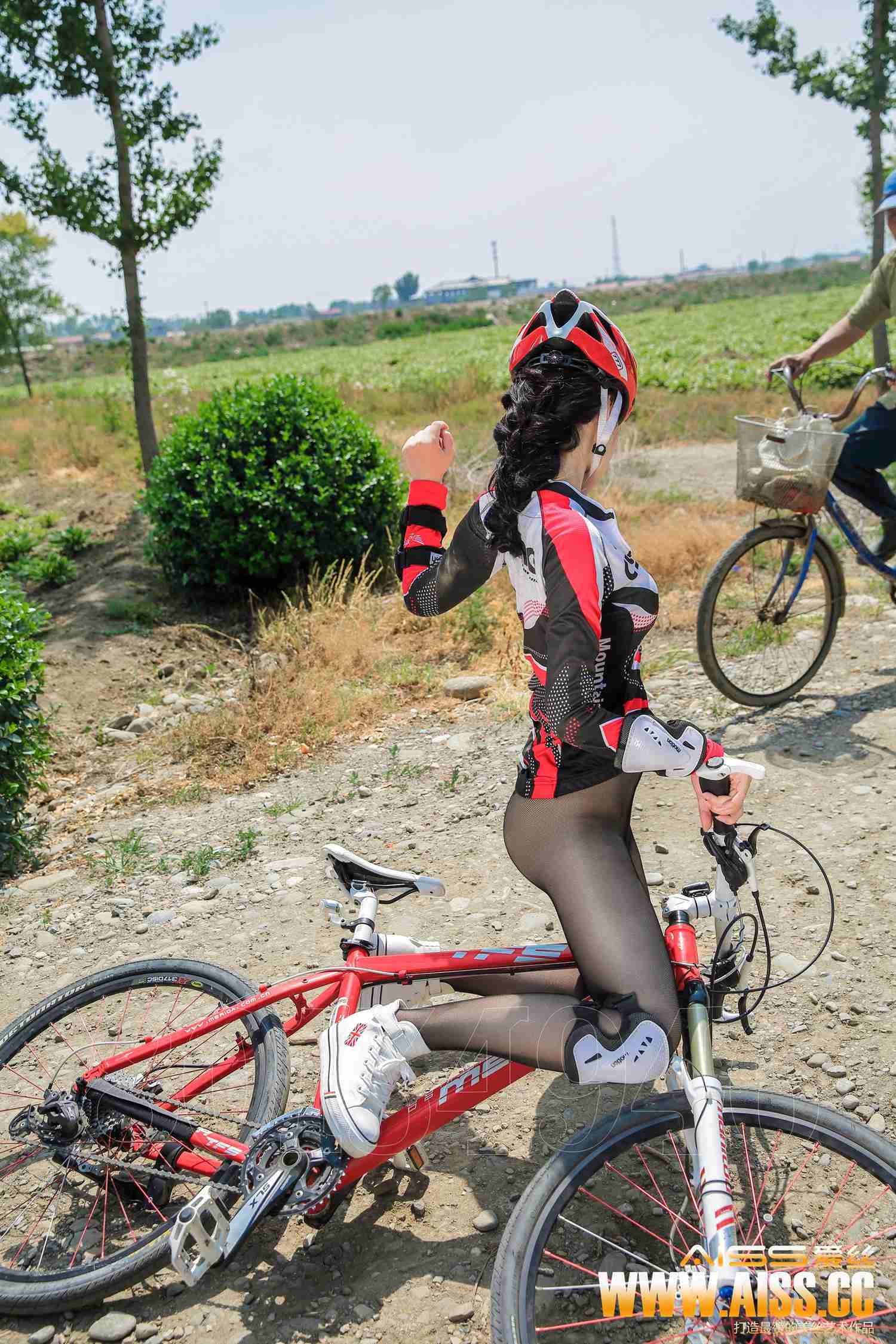 图片[37]-[AISS爱丝]写真 NO.058 麦田骑行者[44P] – 速更版-美库