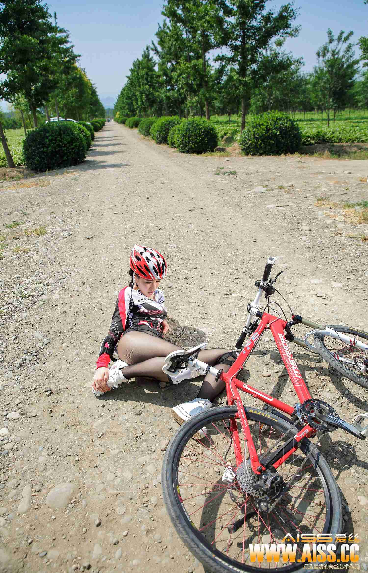 图片[43]-[AISS爱丝]写真 NO.058 麦田骑行者[44P] – 速更版-美库