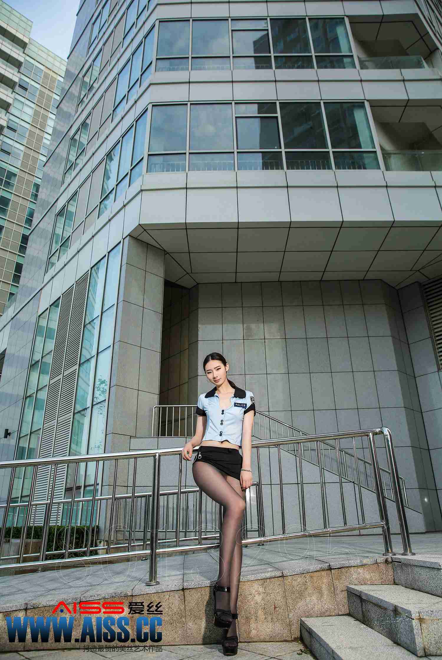 图片[53]-[AISS爱丝]写真 NO.062 长腿女警[64P] – 速更版-美库