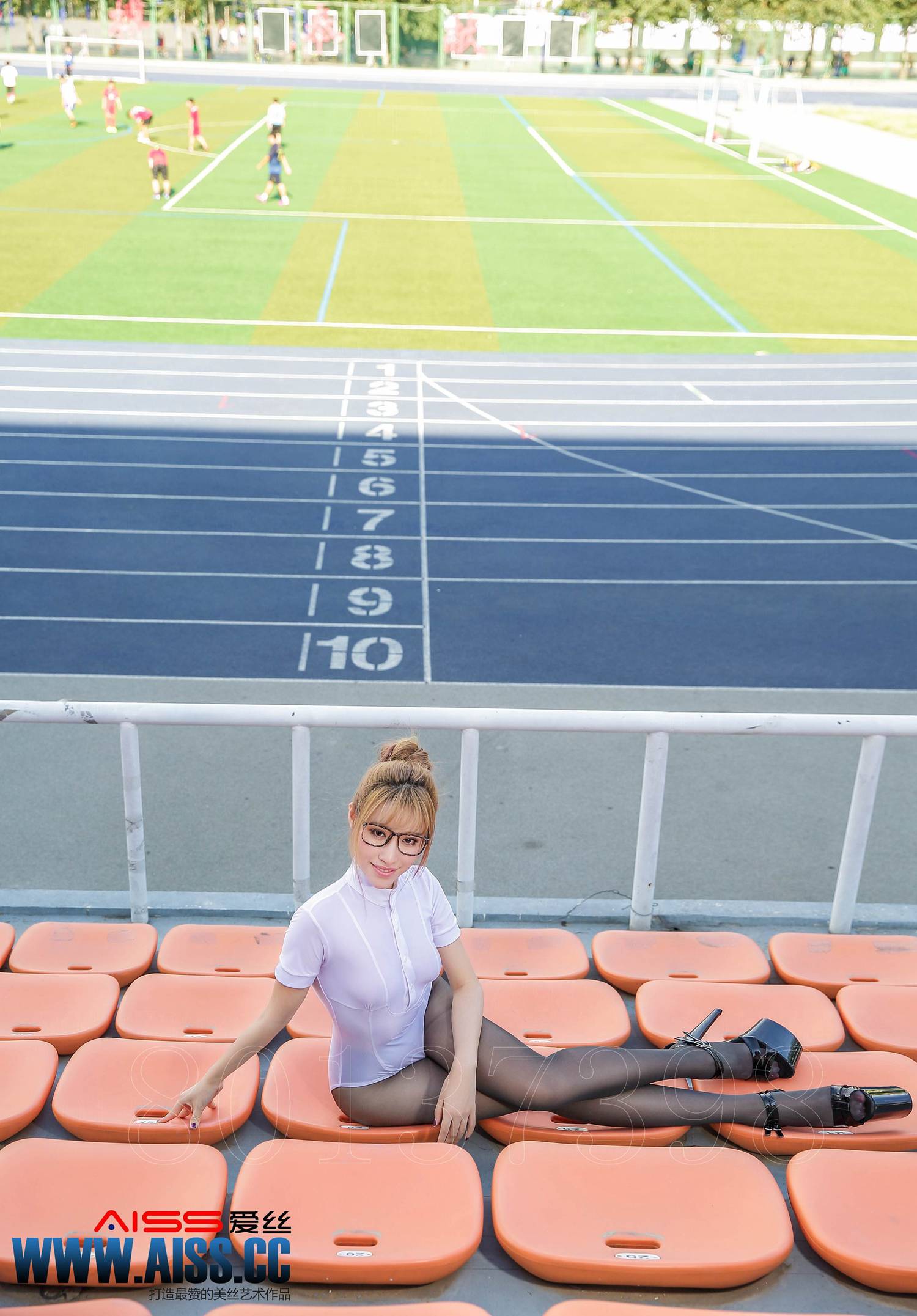 图片[55]-[AISS爱丝]写真 NO.065 操场上的直穿少女[80P] – 速更版-美库