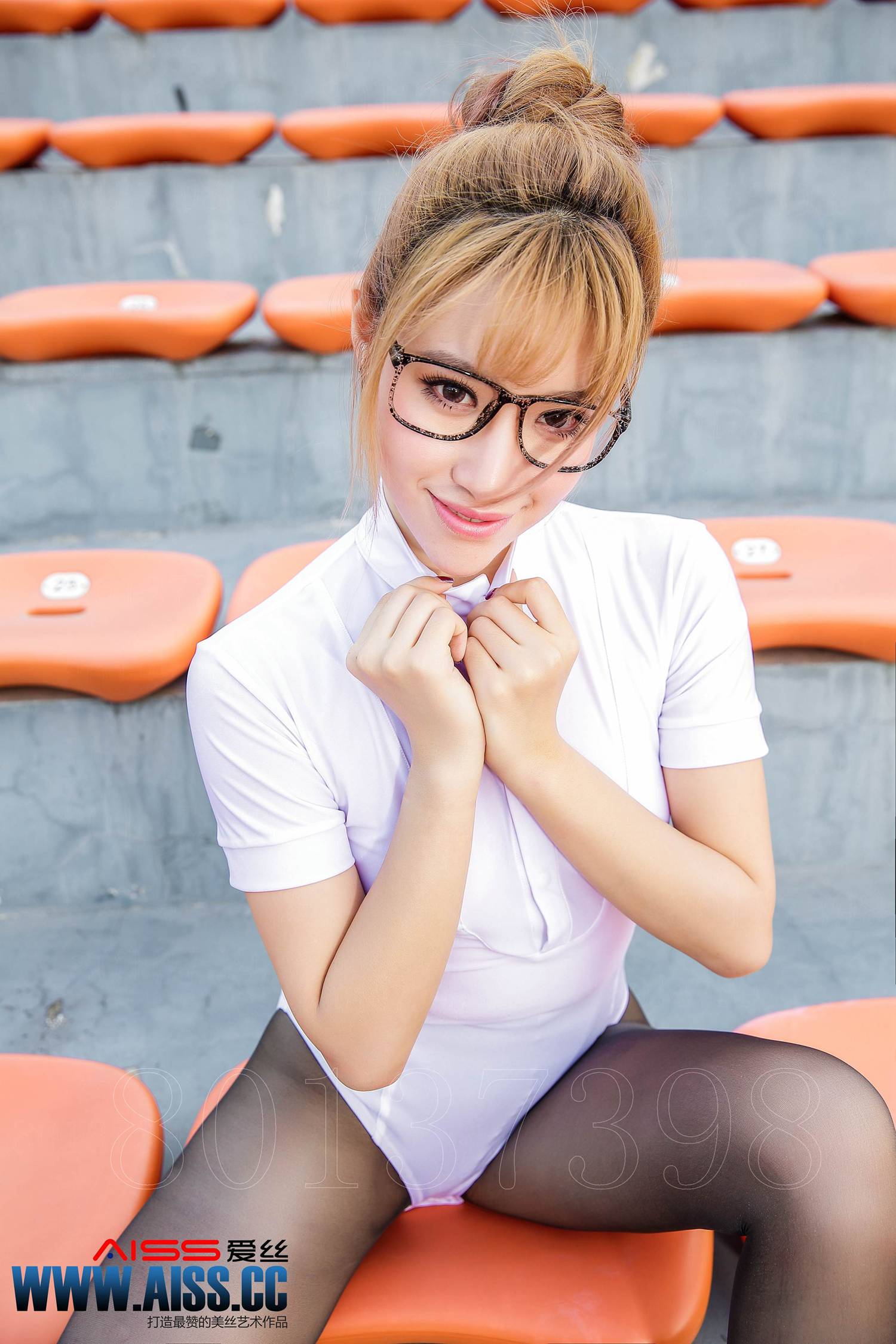 图片[65]-[AISS爱丝]写真 NO.065 操场上的直穿少女[80P] – 速更版-美库