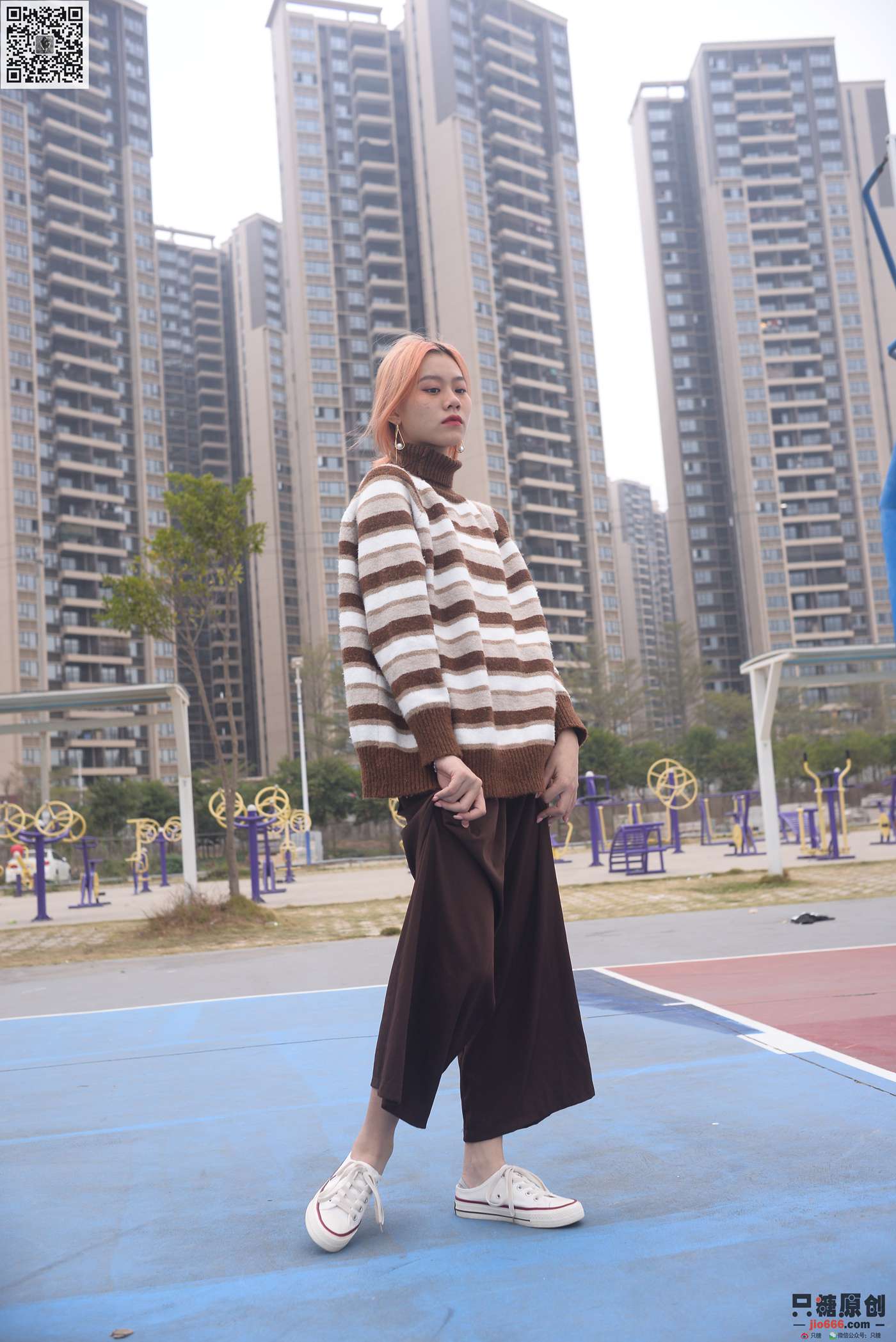 图片[97]-[只糖棉袜]NO.215 彤彤 初见你时难掩的悸动[182P] – 速更版-美库