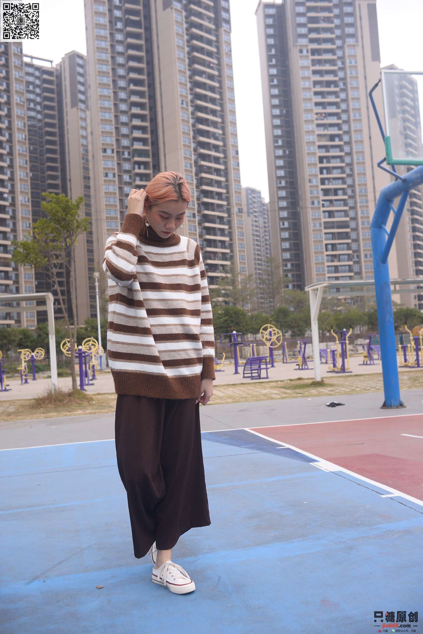 图片[160]-[只糖棉袜]NO.215 彤彤 初见你时难掩的悸动[182P] – 速更版-美库