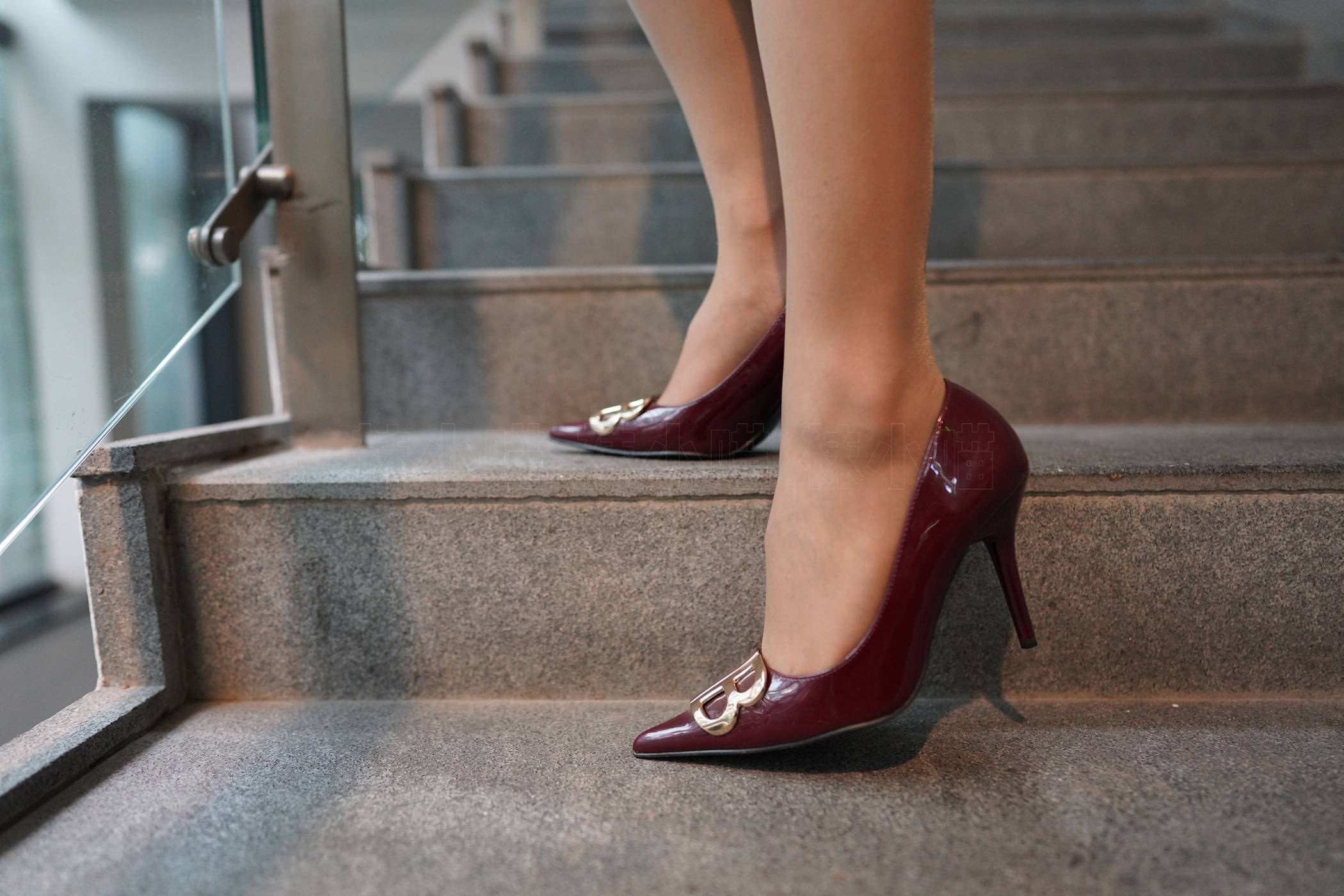 图片[70]-[壹吻映画]YW013《素素·酒红皮裙》[89+1P] – 速更版-美库