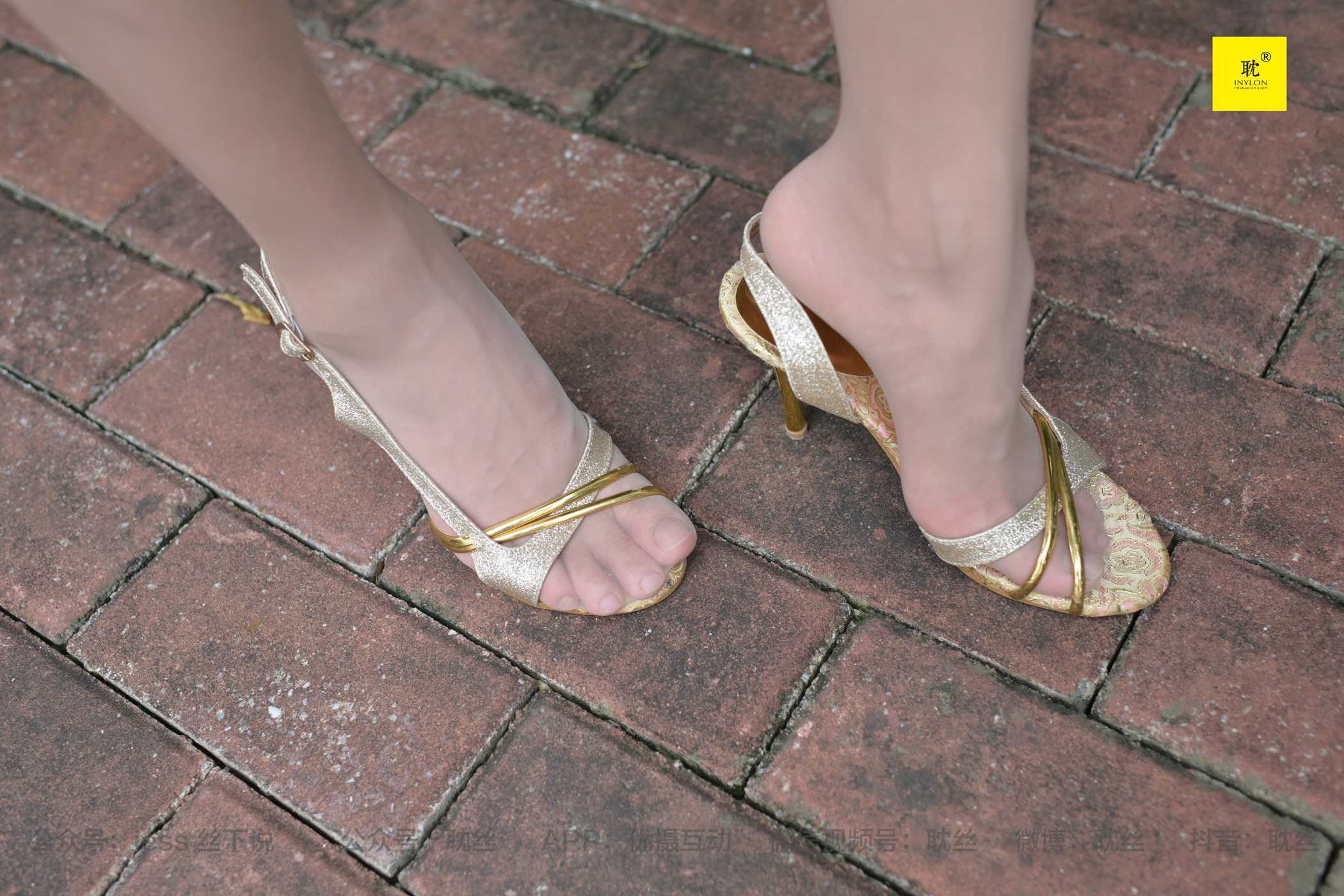 图片[26]-[IESS异思趣向]耽丝 第N种幻想之《孤单的周末》① 小六[96P] – 速更版-美库