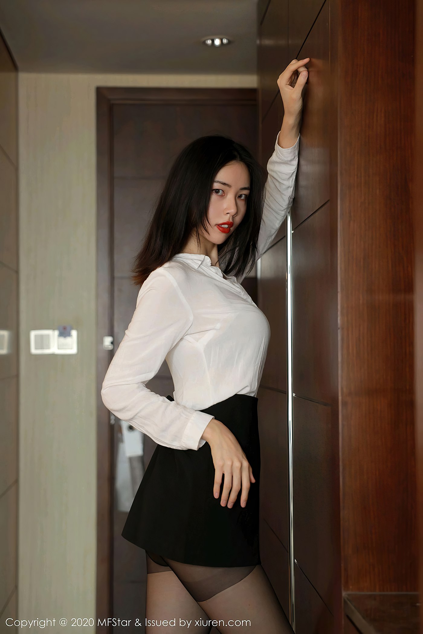 图片[48]-[MFStar模范学院]2020.08.19 VOL.371 噜噜妞儿 [57P] – 速更版-美库