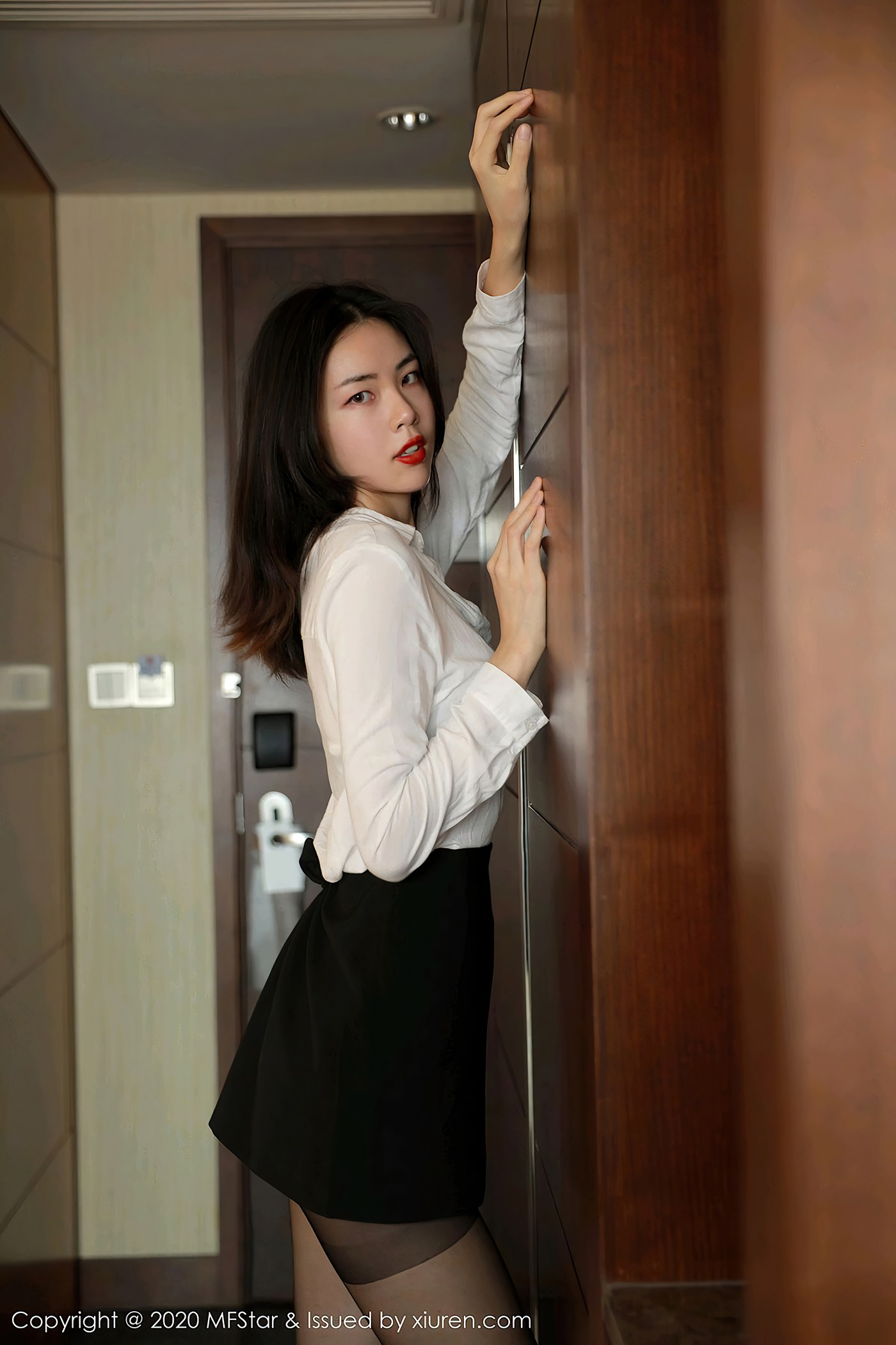 图片[49]-[MFStar模范学院]2020.08.19 VOL.371 噜噜妞儿 [57P] – 速更版-美库