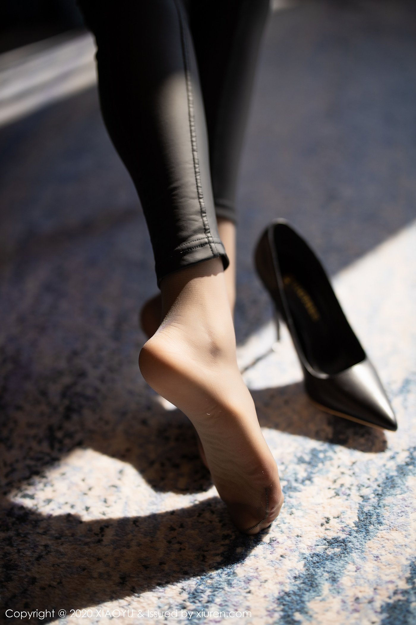 图片[86]-[XIAOYU语画界]YU20200106VOL0229 2020.01.06 VOL.229 皮裤的飒爽.丝袜的朦胧 Angela小热巴[113+1P] – 速更版-美库