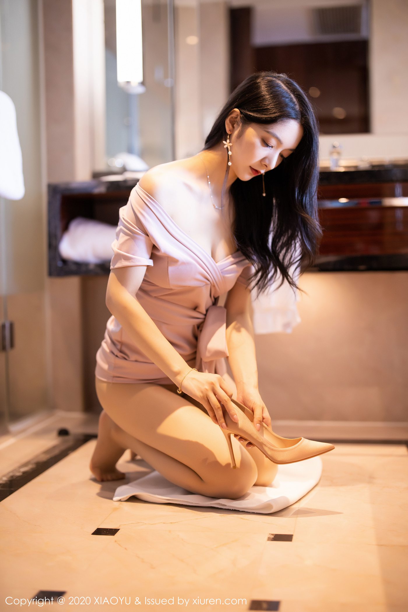 图片[79]-[XIAOYU语画界]YU20200227VOL0256 2020.02.27 VOL.256 玫瑰金是的吊裙与丝袜 Angela小热巴[99+1P] – 速更版-美库