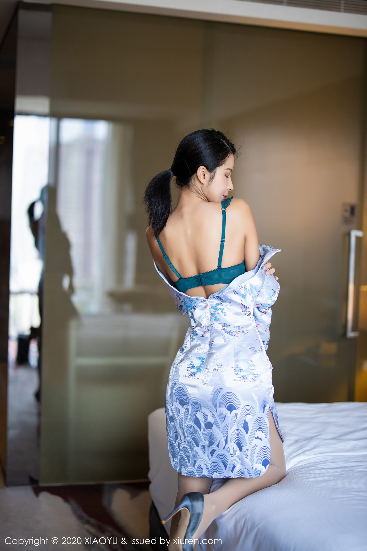 图片[49]-[XIAOYU语画界]YU20200507VOL0304 2020.05.07 VOL.304 青花瓷色彩的古典韵味旗袍 Carry[71+1P] – 速更版-美库