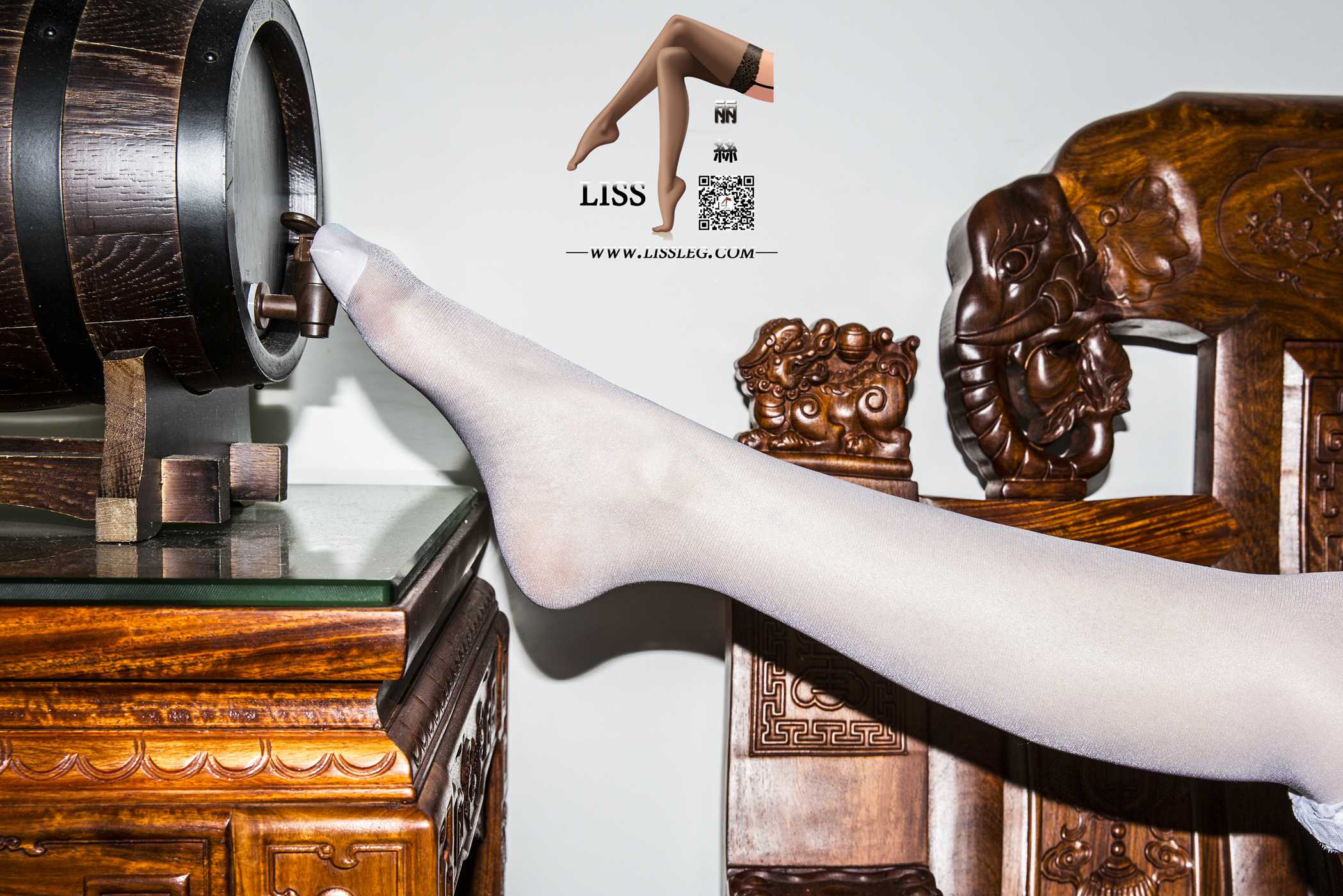 图片[39]-[LISS丽丝映像]NO.009 莎莎小姐 情蜜玉足 白蕾丝筒袜与超薄肉丝[91P] – 速更版-美库