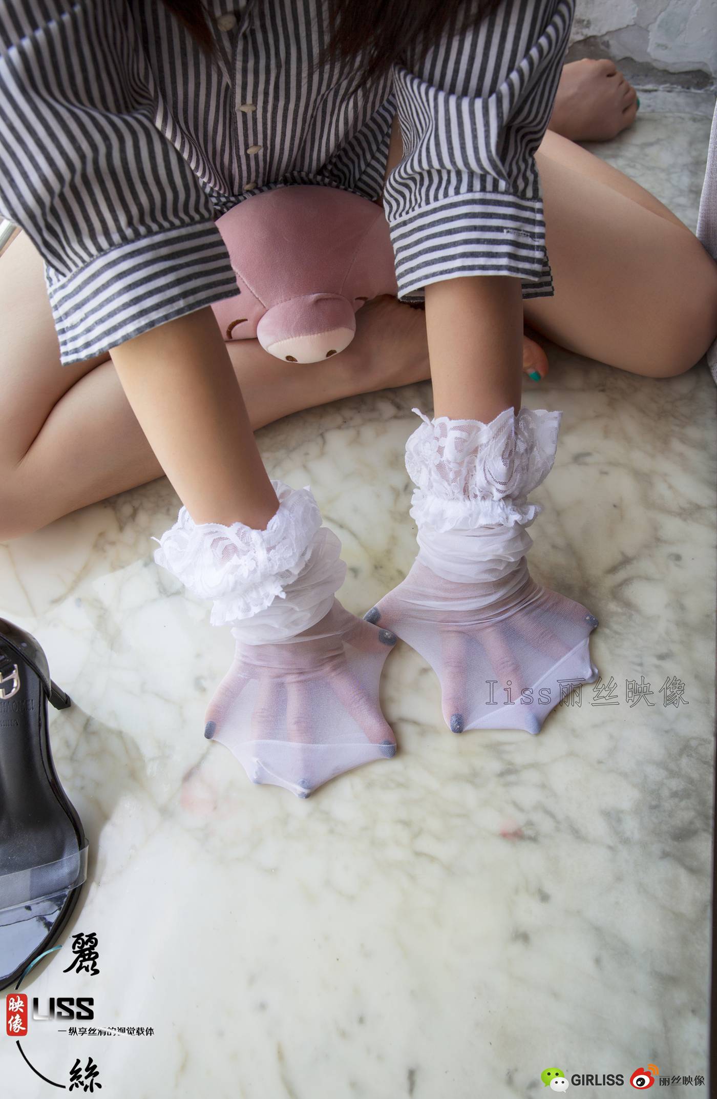 图片[25]-[LISS丽丝映像]NO.004 莎莎小姐《白蕾丝筒袜与超薄肉丝之战》[90P] – 速更版-美库