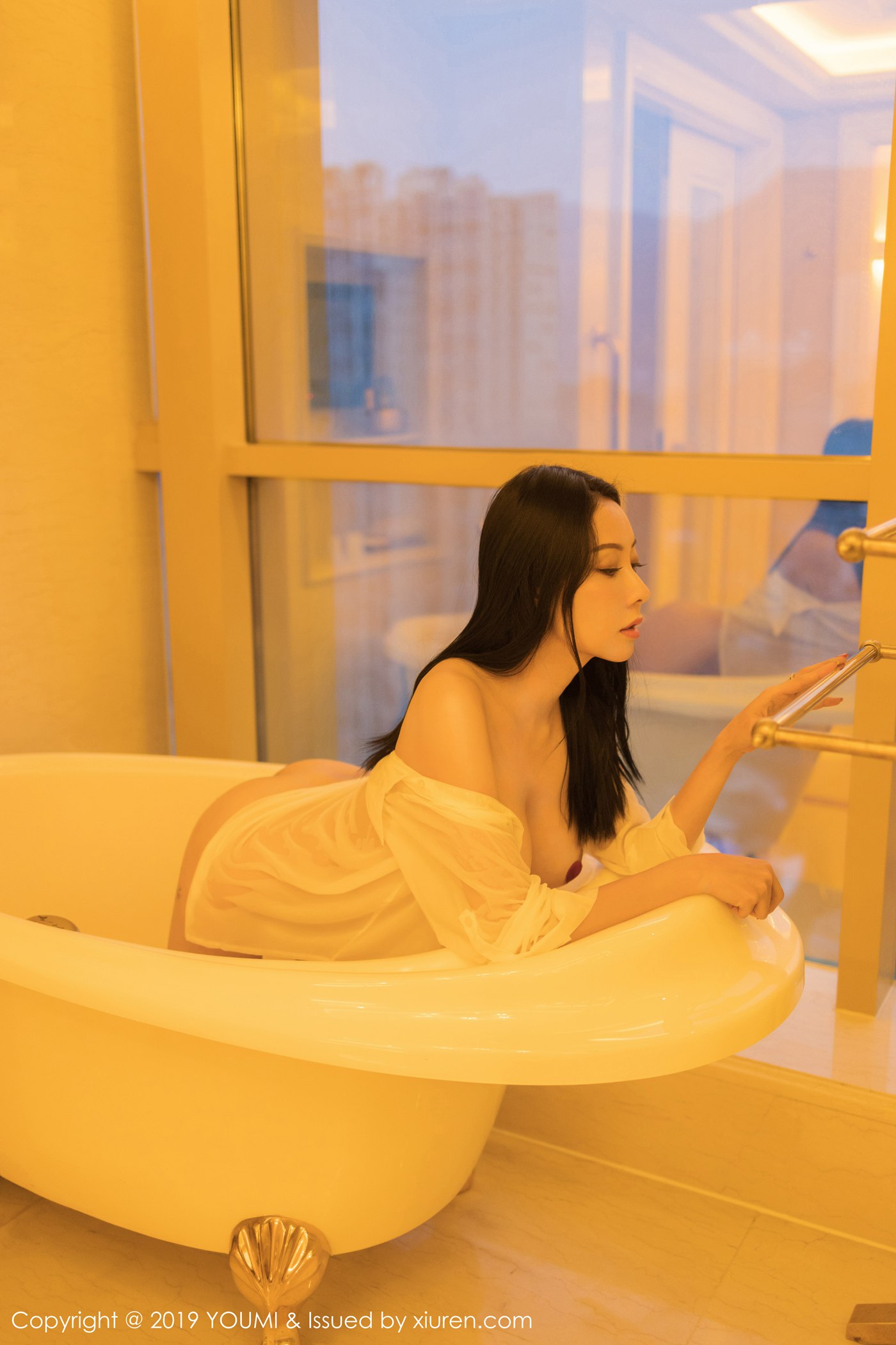 图片[22]-[YouMi尤蜜荟]YMH20191217VOL0388 2019.12.17 VOL.388 浴室白衬衫湿身 果儿Victoria[49+1P] – 速更版-美库