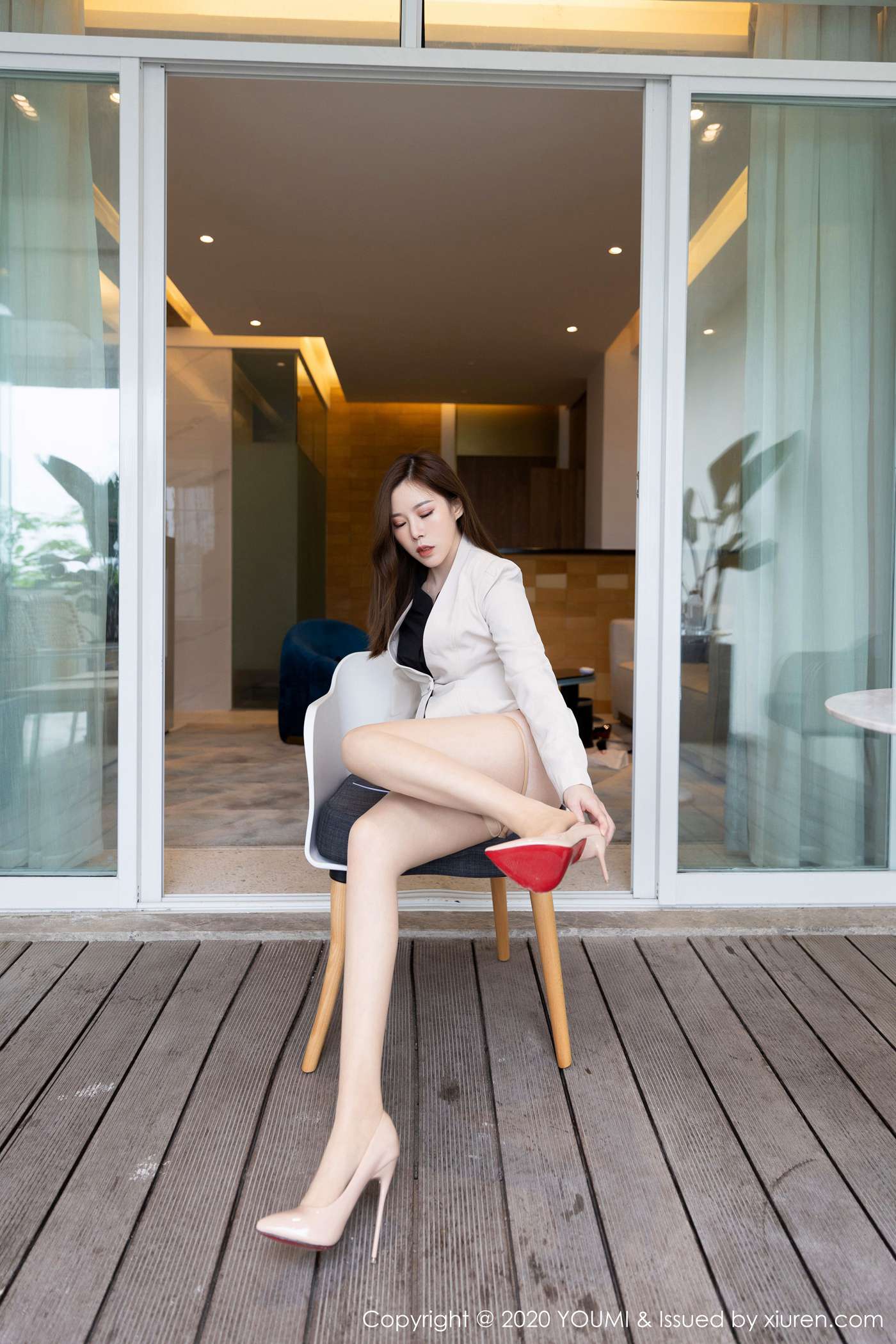 图片[26]-[YouMi尤蜜荟]YMH20200520VOL0473 2020.05.20 VOL.473 白西装黑衬衫与朦胧丝袜的职场装扮 白茹雪Abby[52+1P] – 速更版-美库