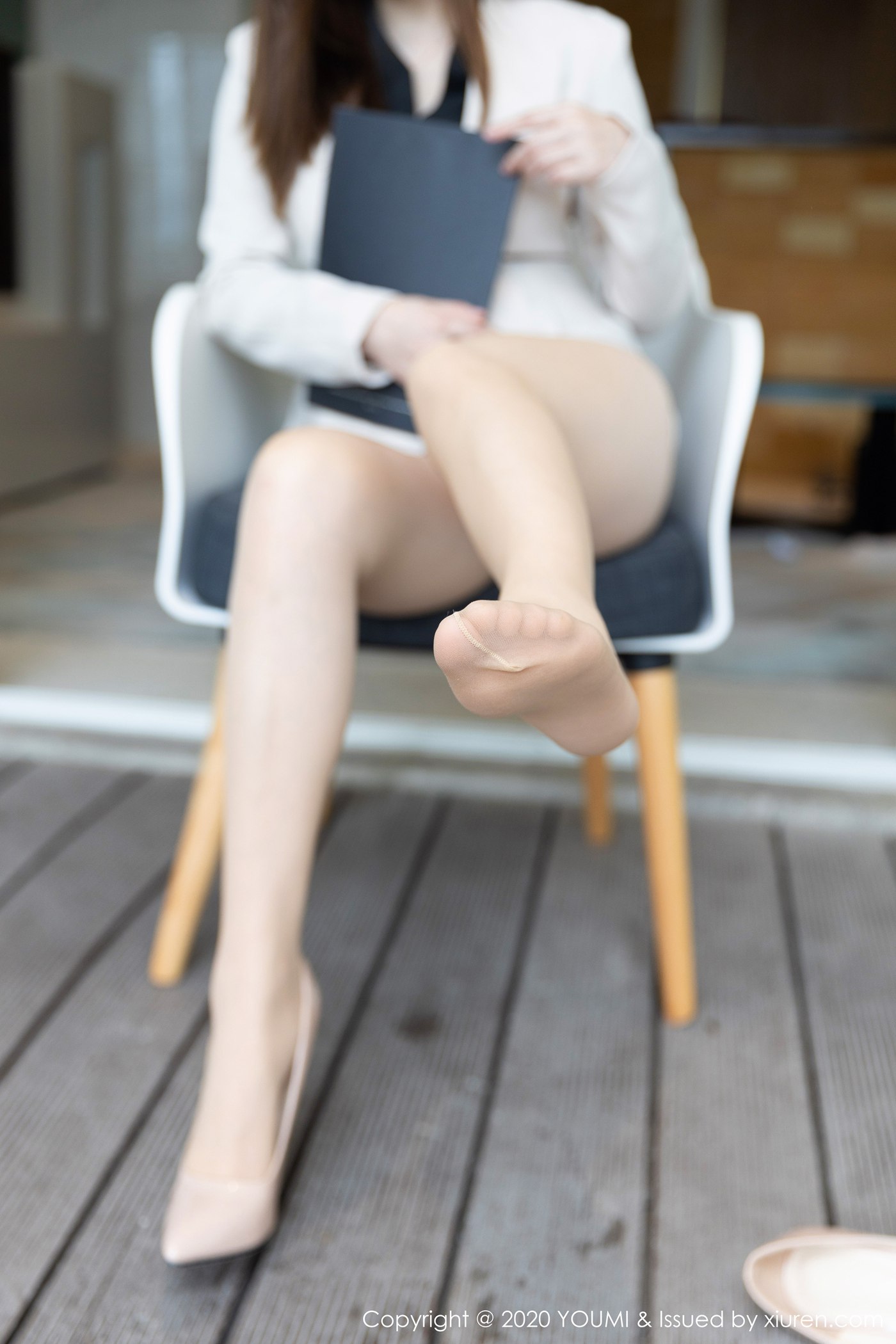 图片[31]-[YouMi尤蜜荟]YMH20200520VOL0473 2020.05.20 VOL.473 白西装黑衬衫与朦胧丝袜的职场装扮 白茹雪Abby[52+1P] – 速更版-美库