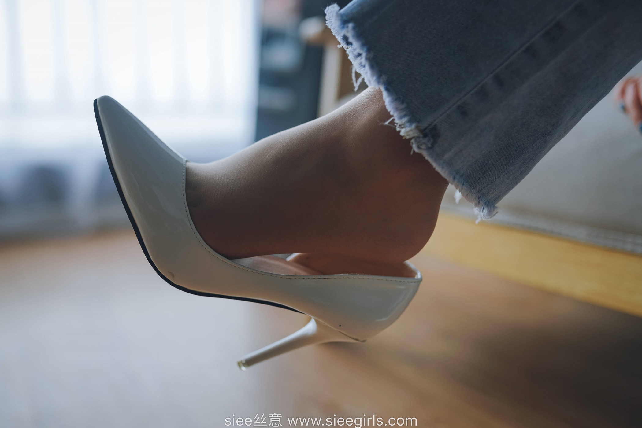 图片[25]-[SIEE丝意] No.471 文文～白色高跟鞋，裤里丝 [45P] – 速更版-美库