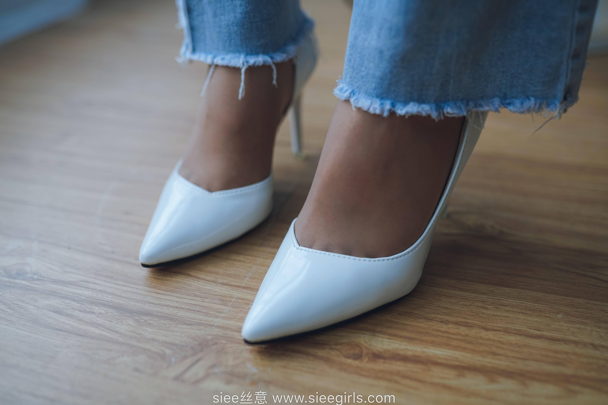 图片[36]-[SIEE丝意] No.471 文文～白色高跟鞋，裤里丝 [45P] – 速更版-美库