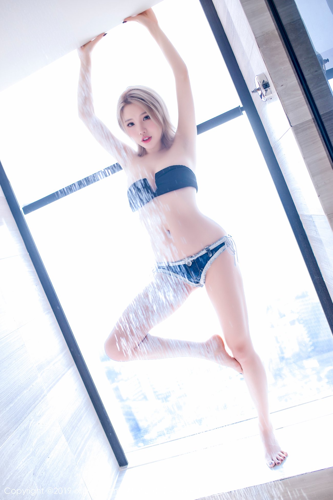 图片[11]-[Xiuren秀人网]XR20190408N01386 2019.04.08 NO.1386 开胸死库水和浴室牛仔超短裤围胸戏水 黄楽然[45+1P] – 速更版-美库