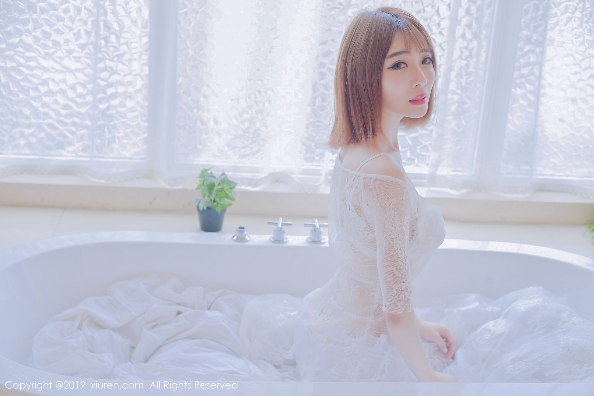 图片[27]-[Xiuren秀人网]XR20190419N01406 2019.04.19 NO.1406 邻家女孩的感觉温柔宁静 凌萍儿[47 +1P] – 速更版-美库