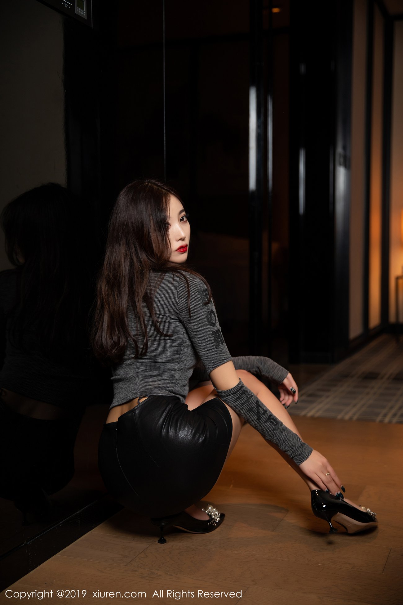 图片[37]-[Xiuren秀人网]XR20190528N01473 2019.05.28 NO.1473 飒爽独有魅力的皮裤制服 杨晨晨sugar[50P] – 速更版-美库