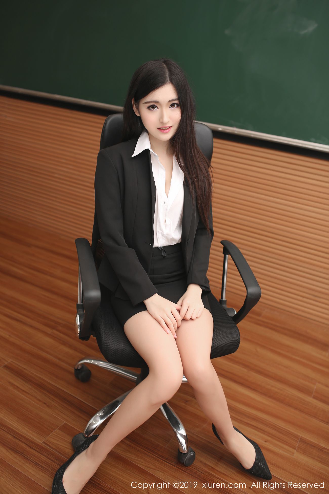 图片[39]-[Xiuren秀人网]XR20190531N01480 2019.05.31 NO.1480 性感尺度大学物理楼露出 沈梦瑶[40P] – 速更版-美库