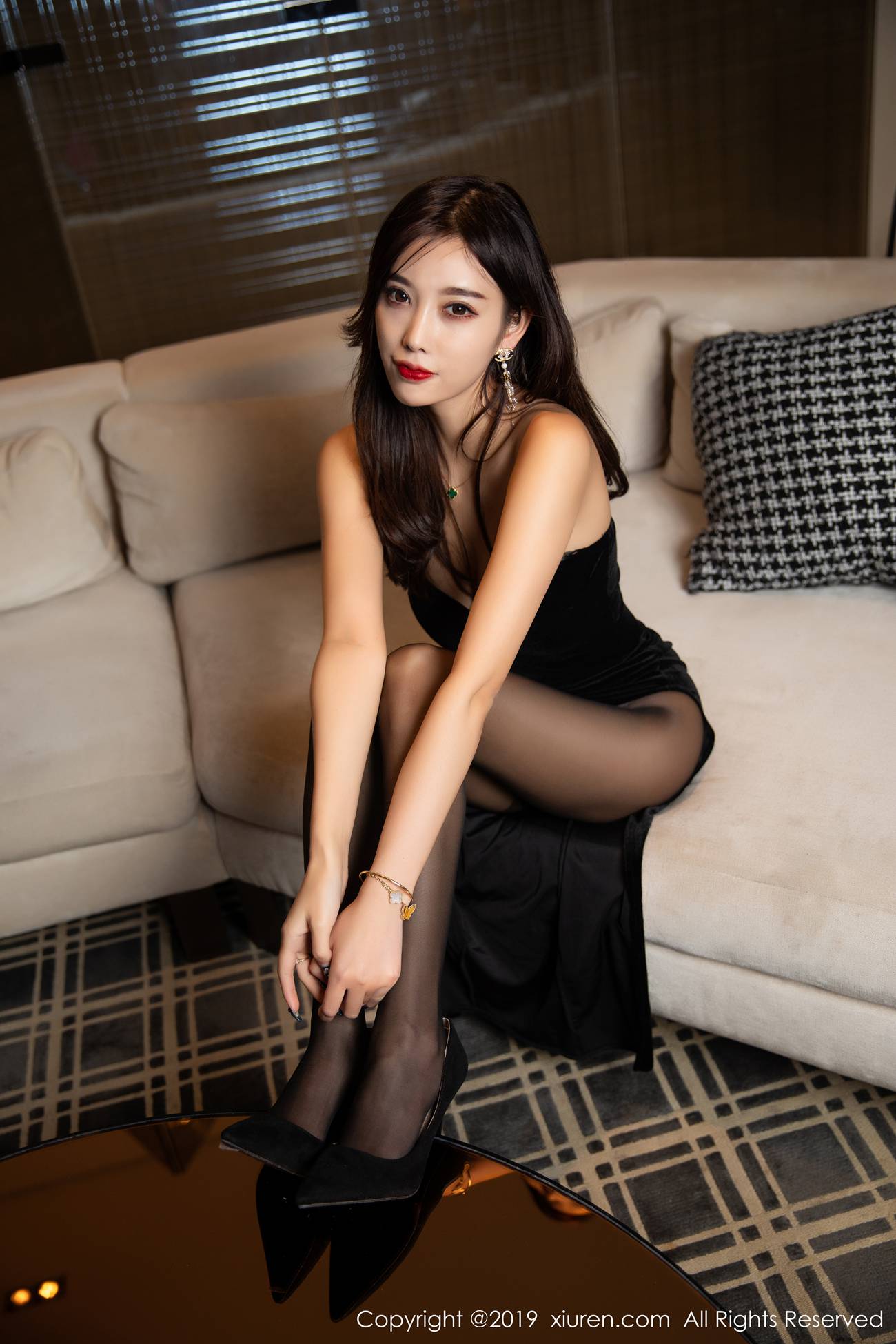 图片[63]-[Xiuren秀人网]XR20190604N01483 2019.06.04 NO.1483 质感极致到销魂的黑丝诱惑 杨晨晨sugar[86+1P] – 速更版-美库